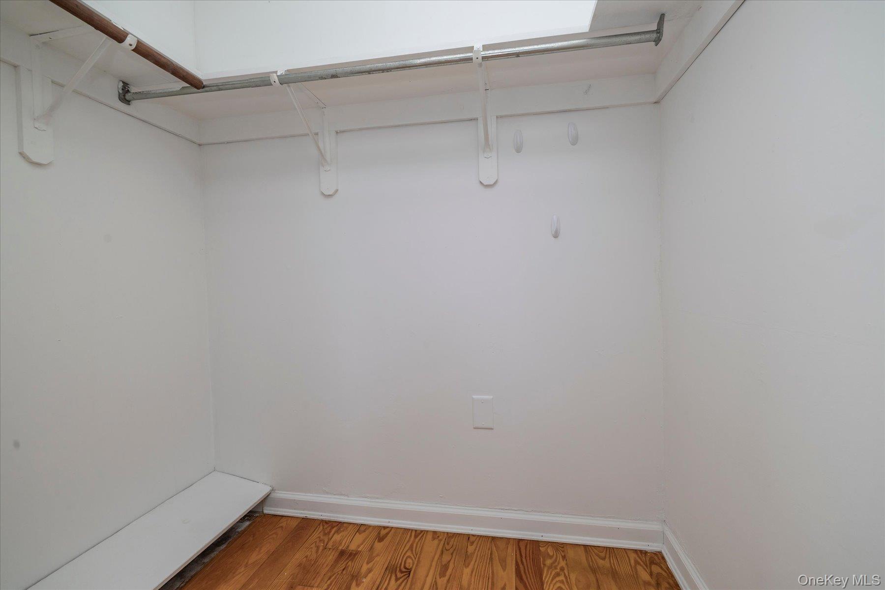48 W Windsor Parkway – For Sale photo 29