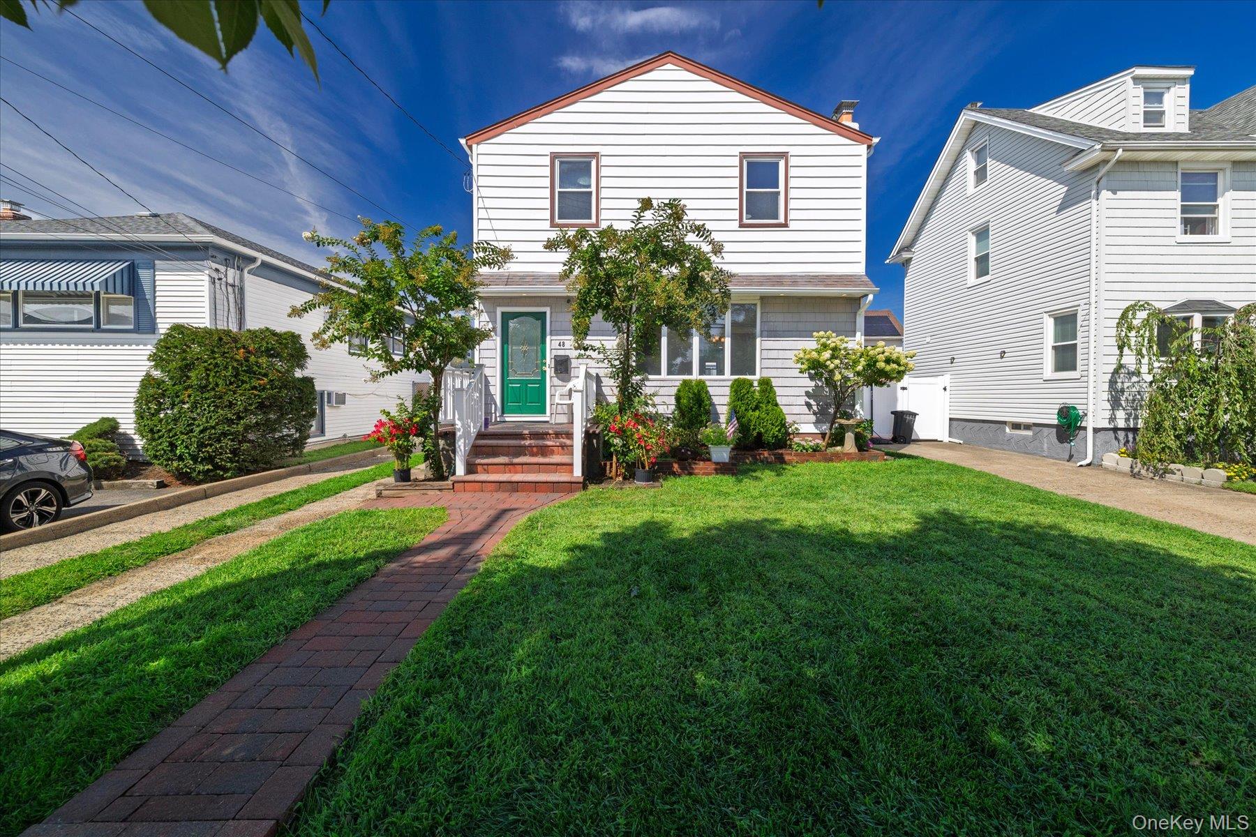 48 W Windsor Parkway – For Sale photo 3