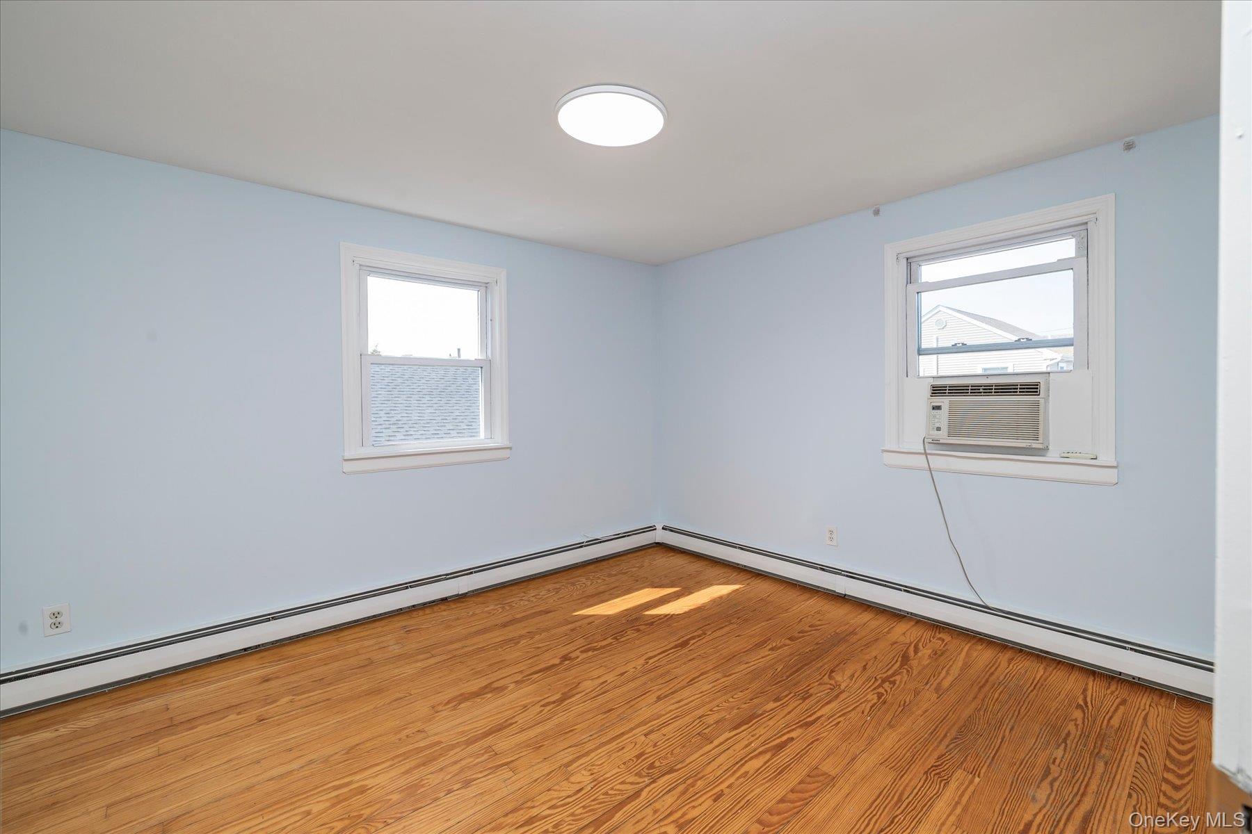 48 W Windsor Parkway – For Sale photo 24
