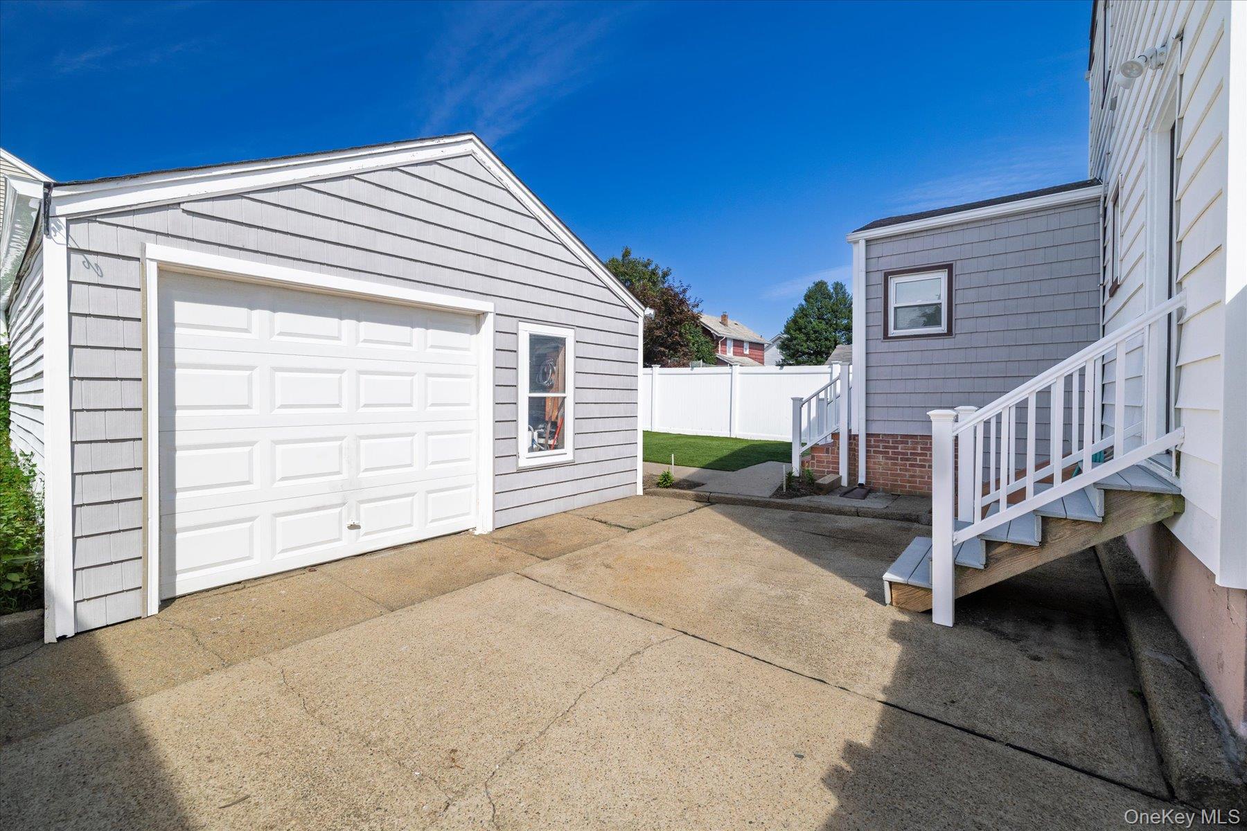 48 W Windsor Parkway – For Sale photo 6