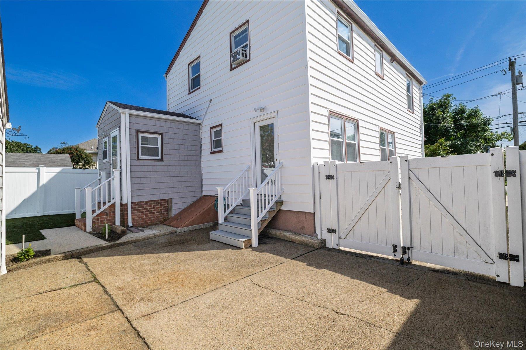 48 W Windsor Parkway – For Sale photo 10