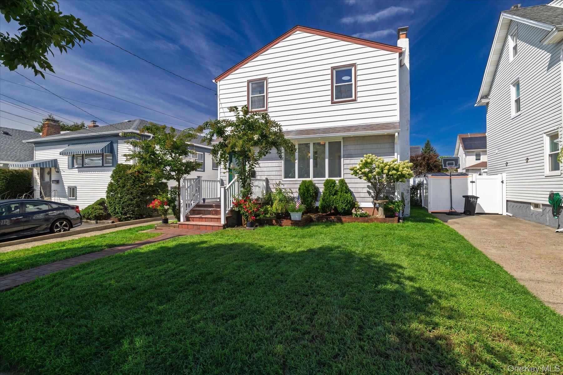 48 W Windsor Parkway – For Sale photo 2