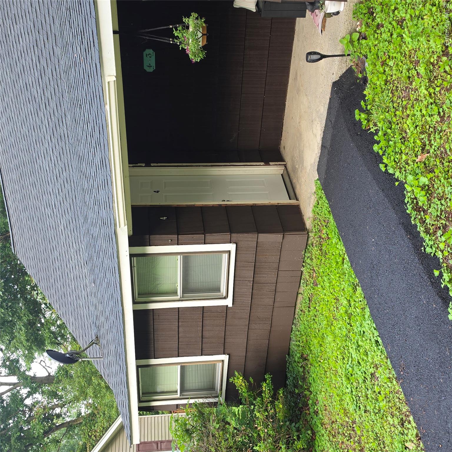 4 Storybrook Lane W – For Rent photo 2