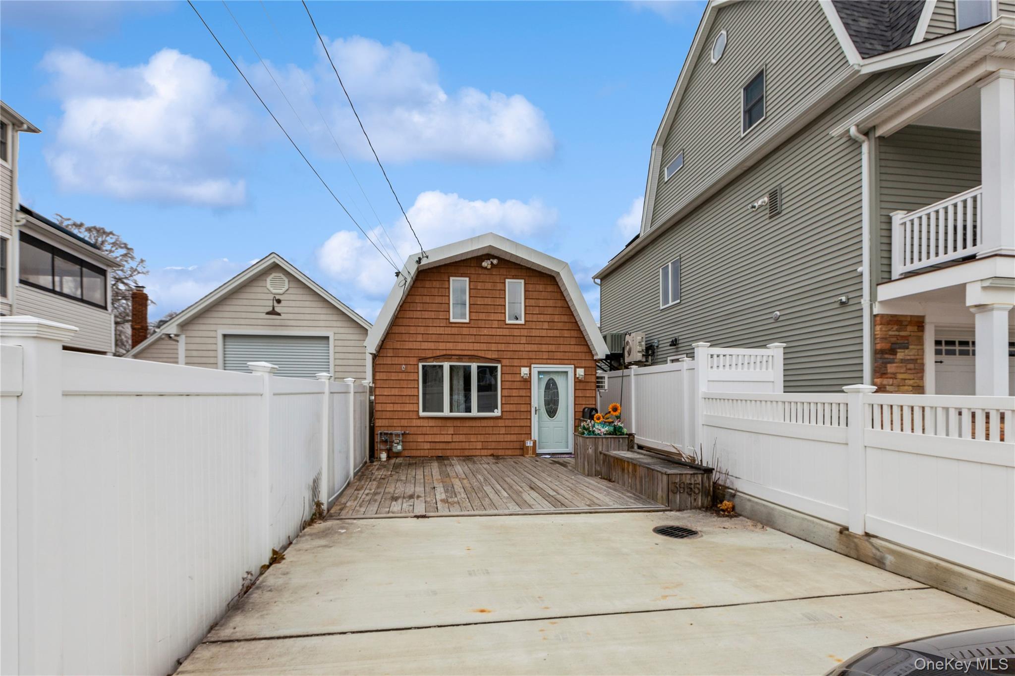 3955 South Street – For Sale