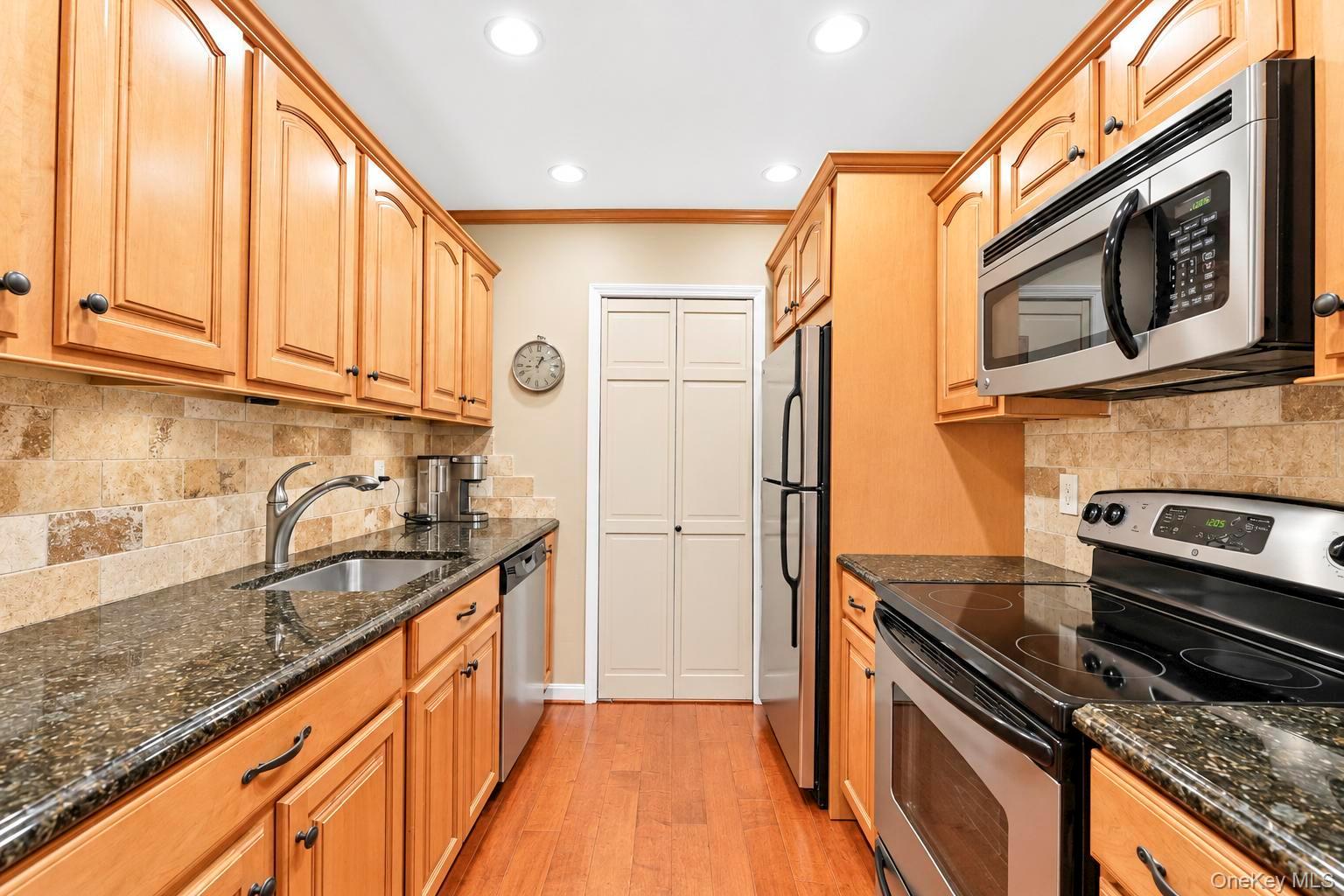 107 Richmond Boulevard, Unit 4B photo 18