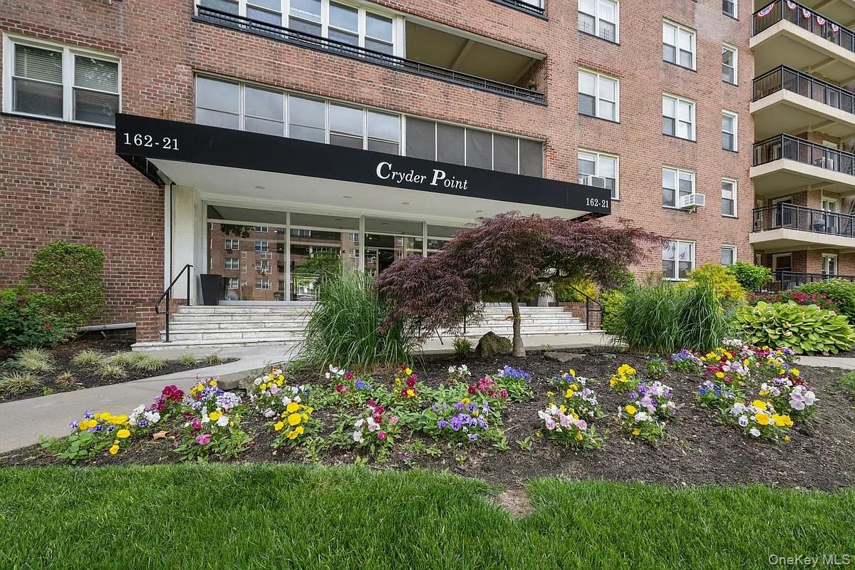 162-21 Powells Cove Boulevard, Unit 6P
