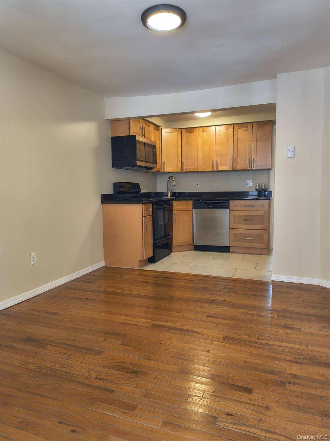 41 Scudder Avenue, Unit 1st Floor