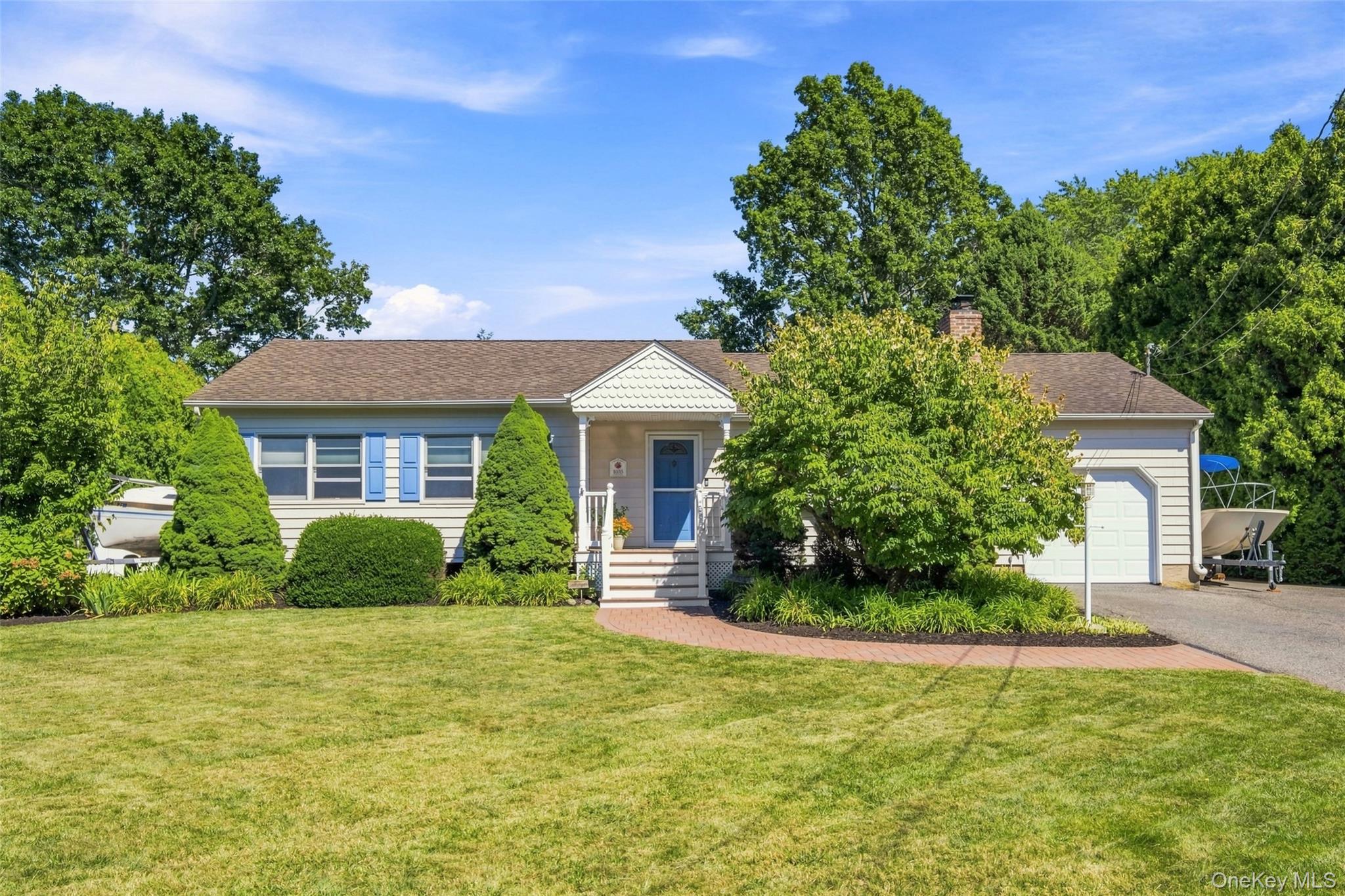 1035 Theresa Drive – For Sale photo 2