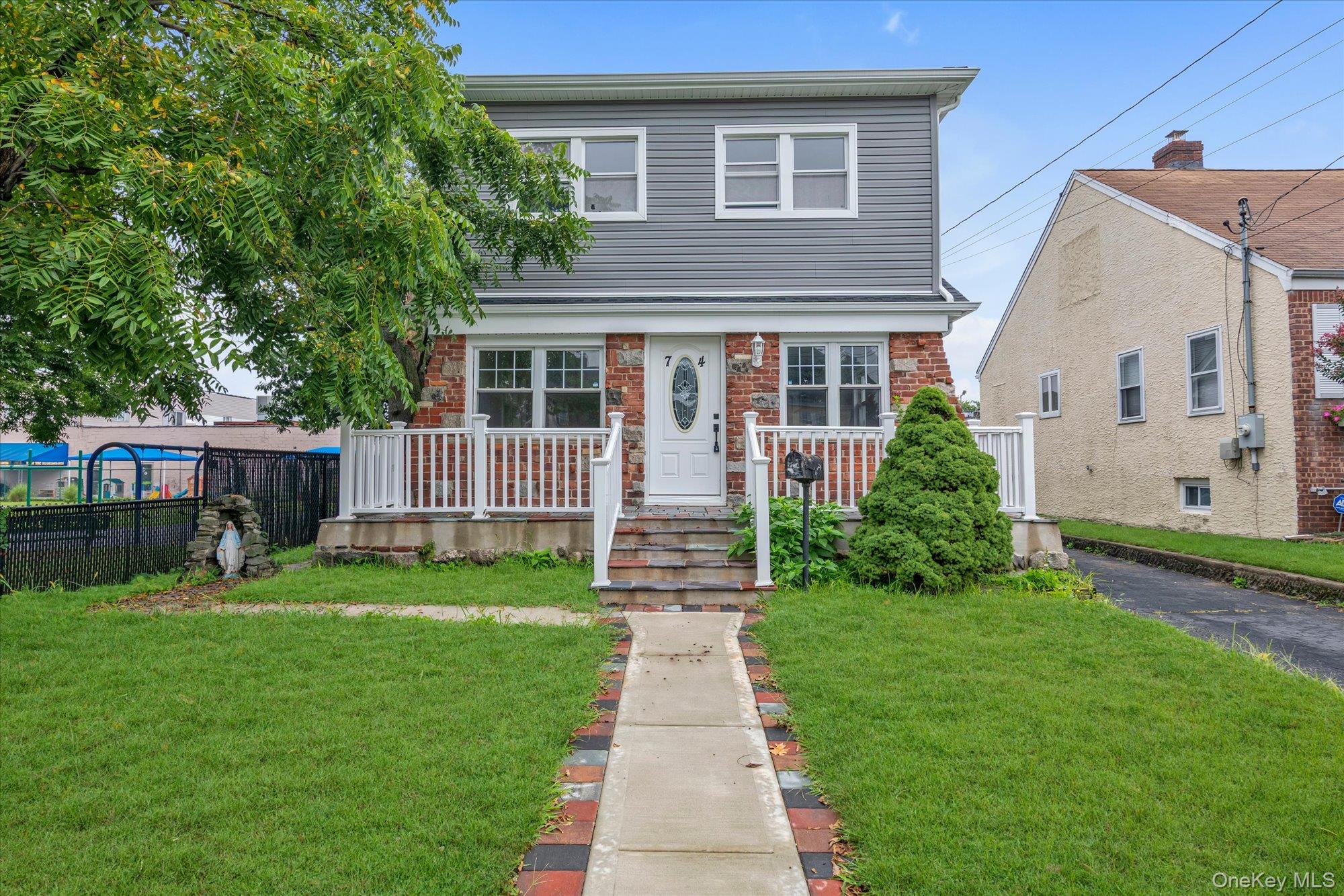 74 Davis Street – For Sale