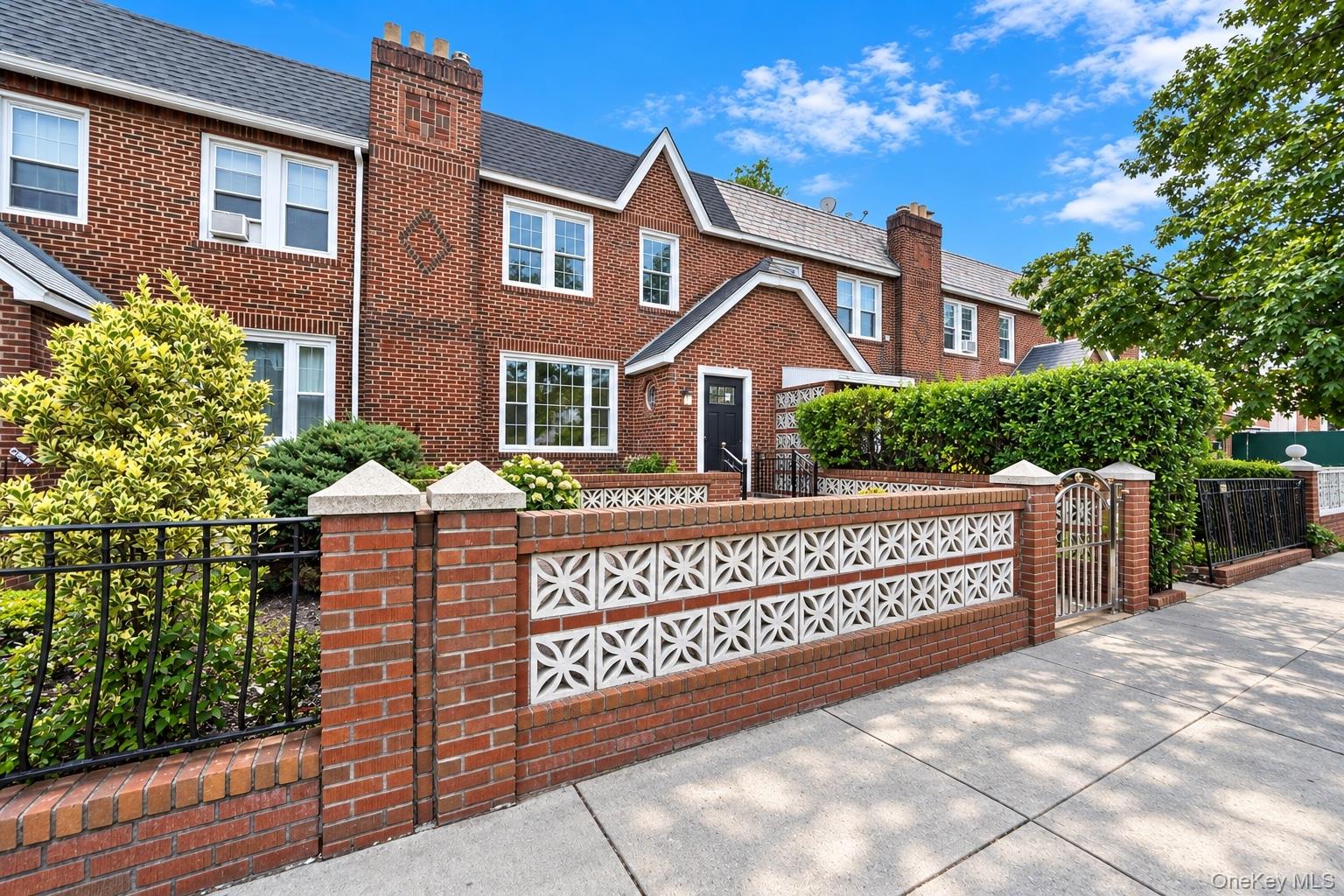 21933 Edgewood Avenue – For Sale photo 2