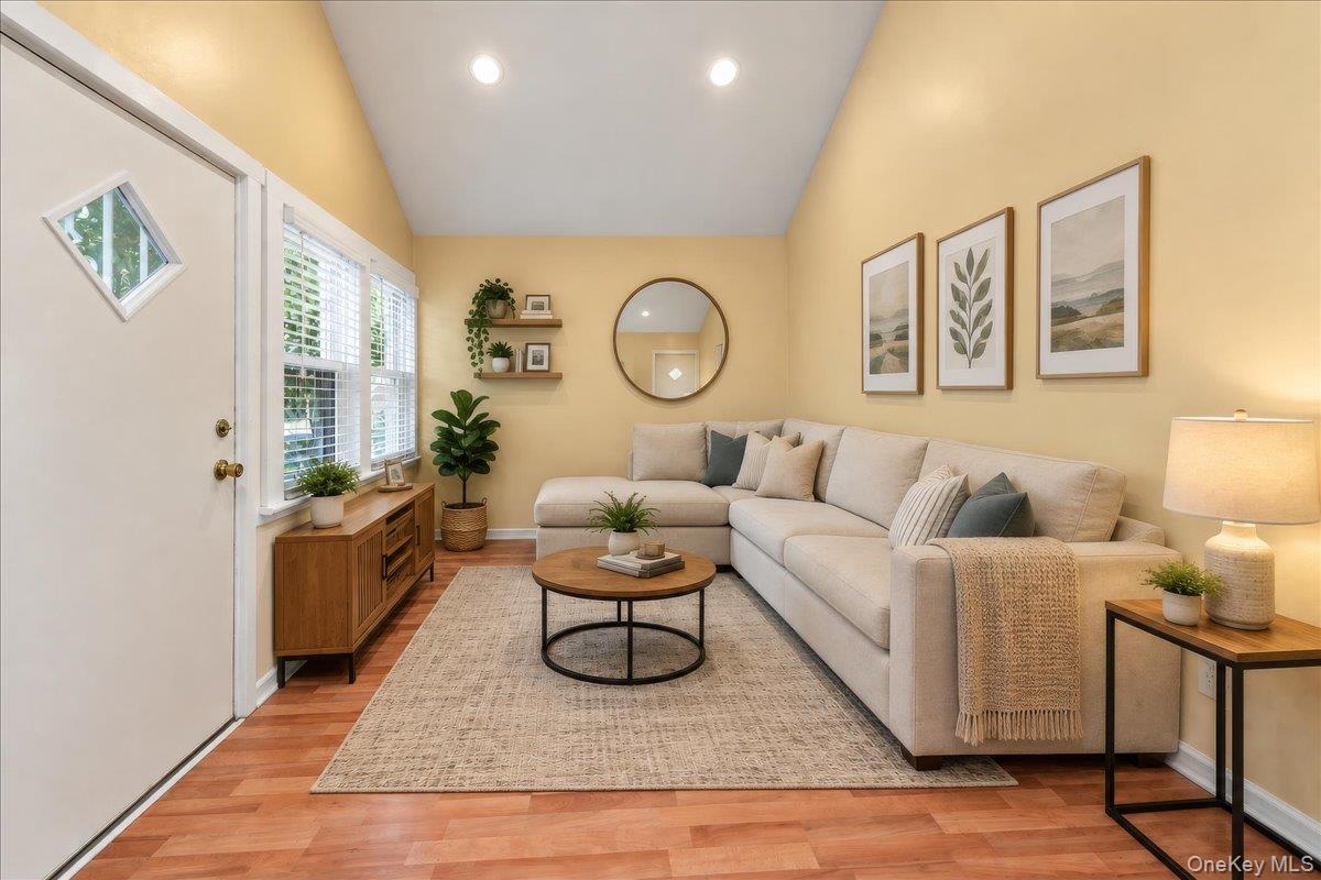 11 Oak Avenue, Unit 11 photo 6