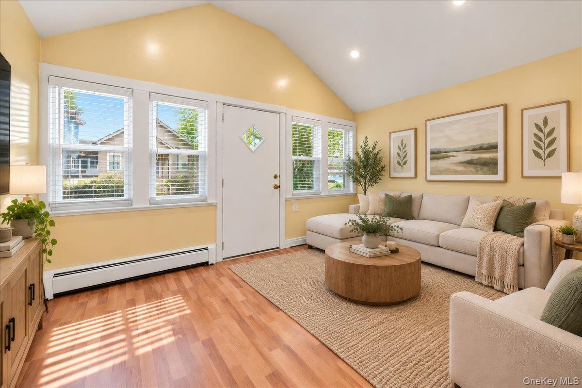 11 Oak Avenue, Unit 11 photo 4