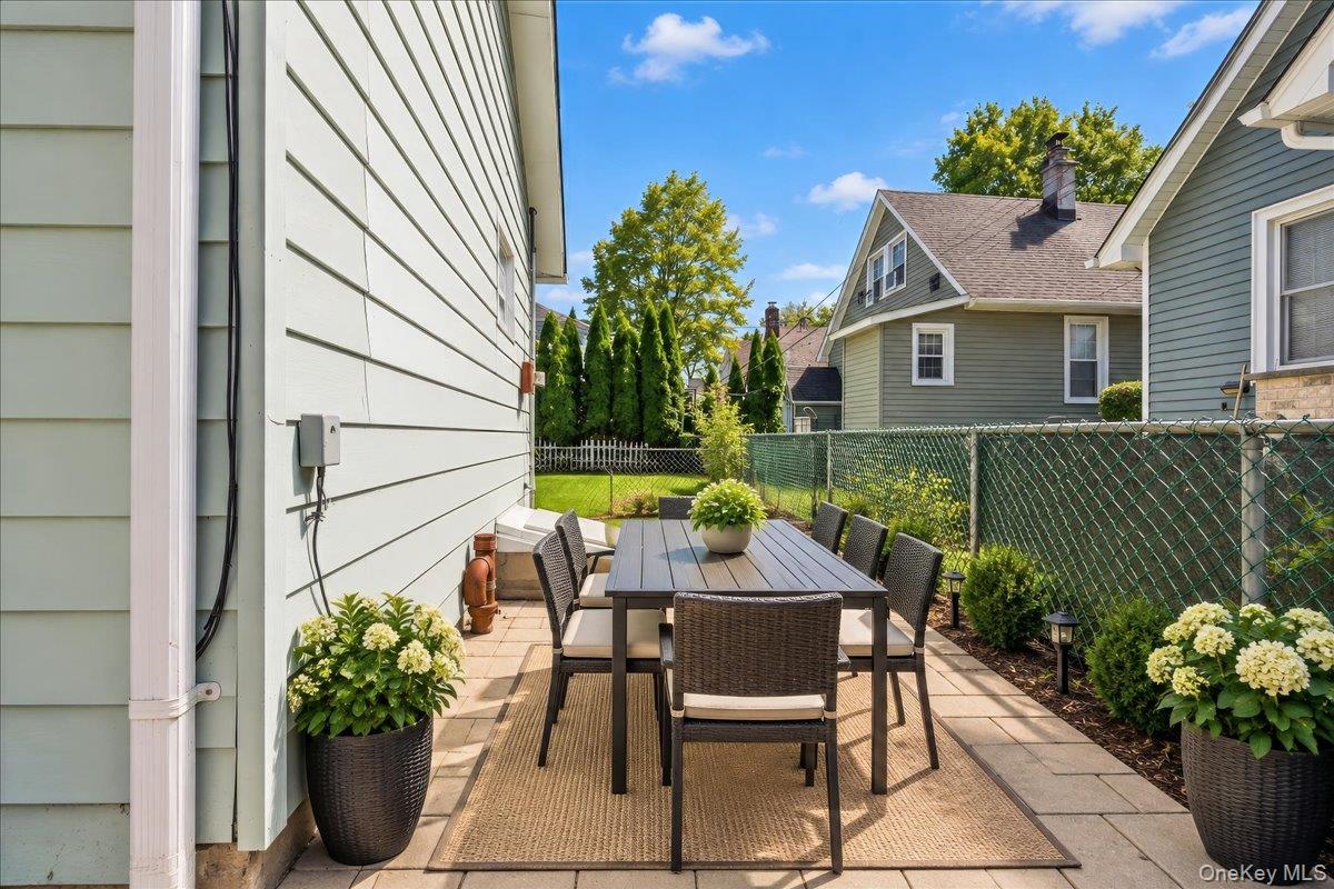 11 Oak Avenue, Unit 11 photo 16