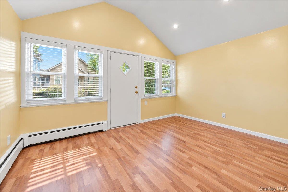 11 Oak Avenue, Unit 11 photo 5