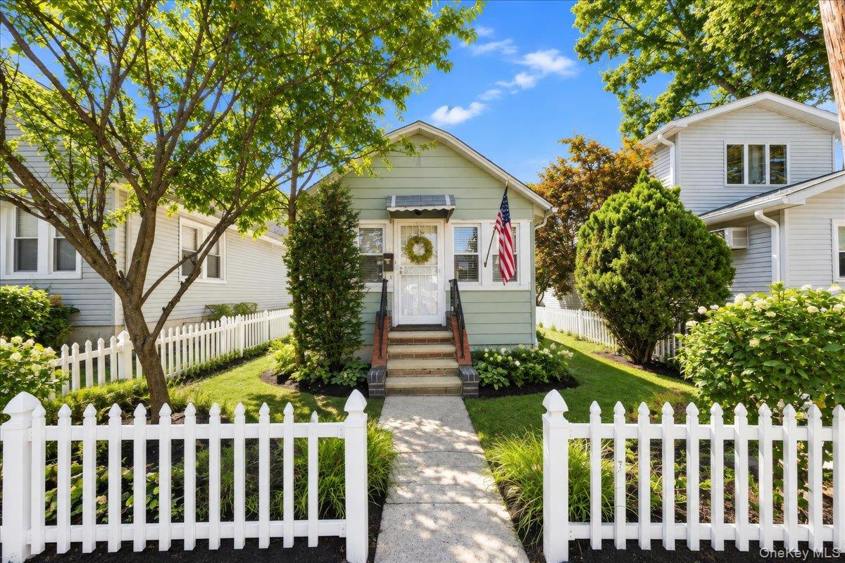 11 Oak Avenue, Unit 11