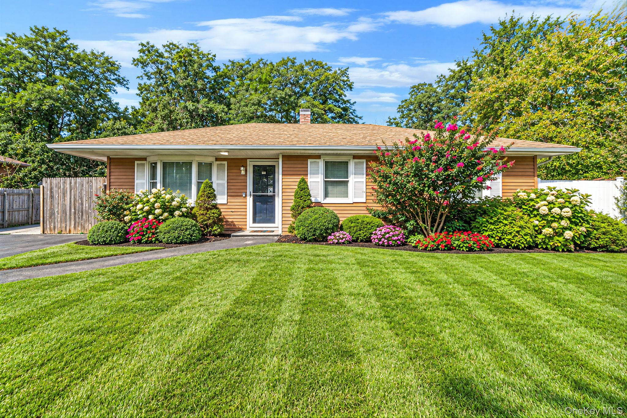 542 Agamemnon Ave – For Sale