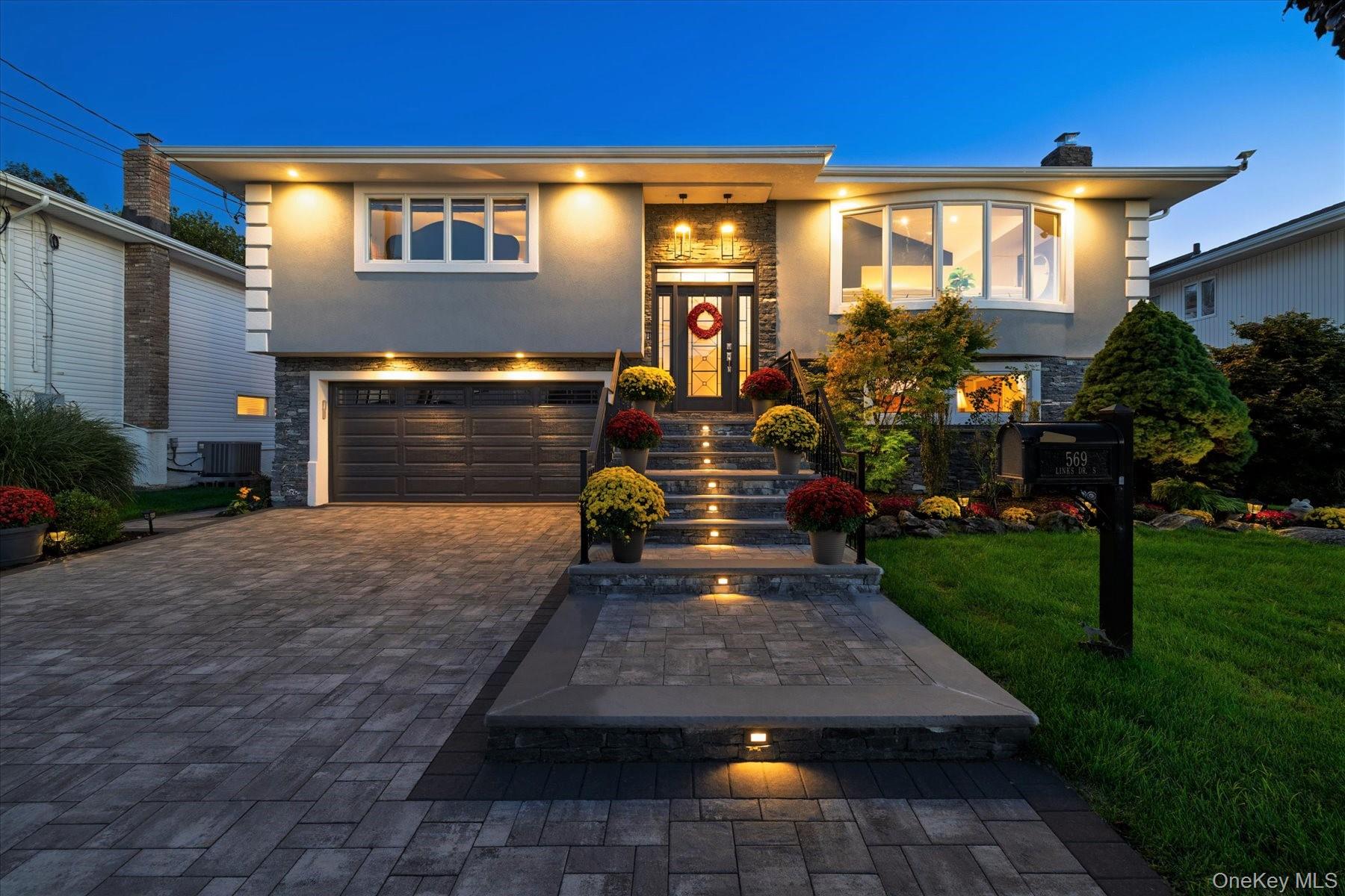 569 Links Drive S – For Sale photo 4