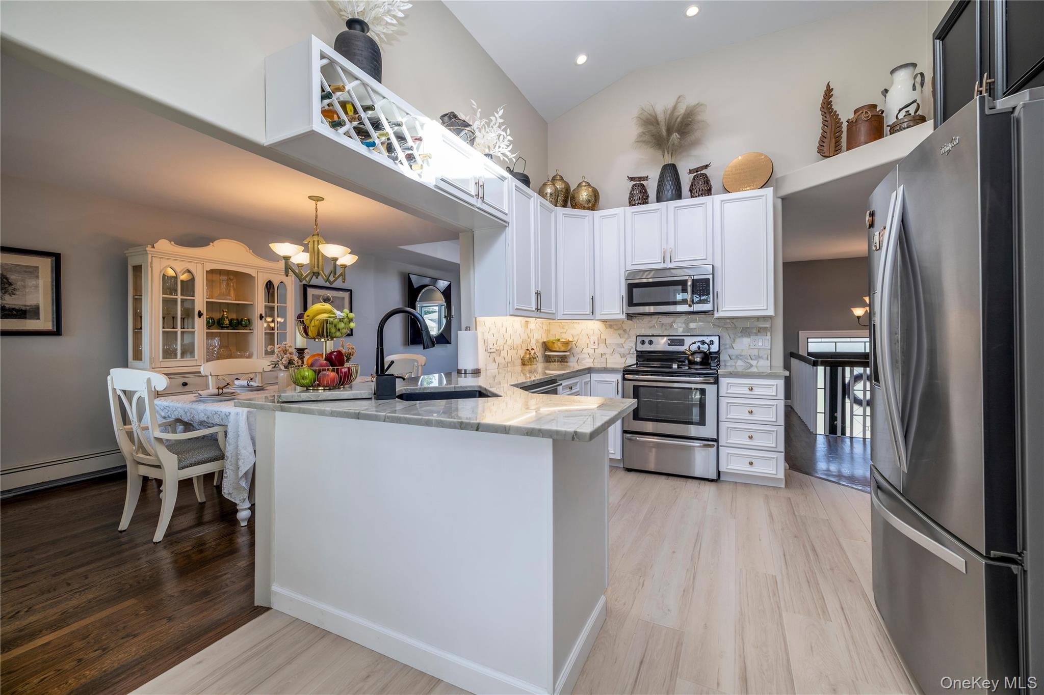 569 Links Drive S – For Sale photo 2