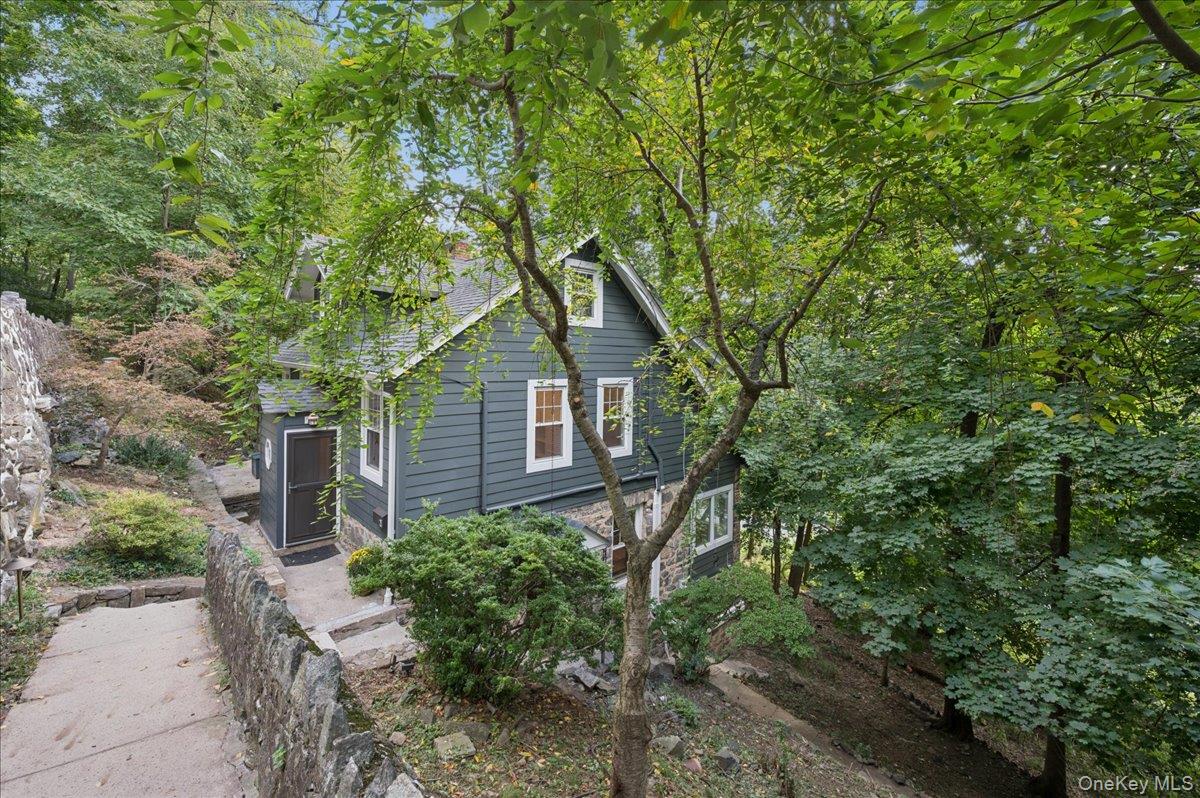 21 Cliff Street – For Sale