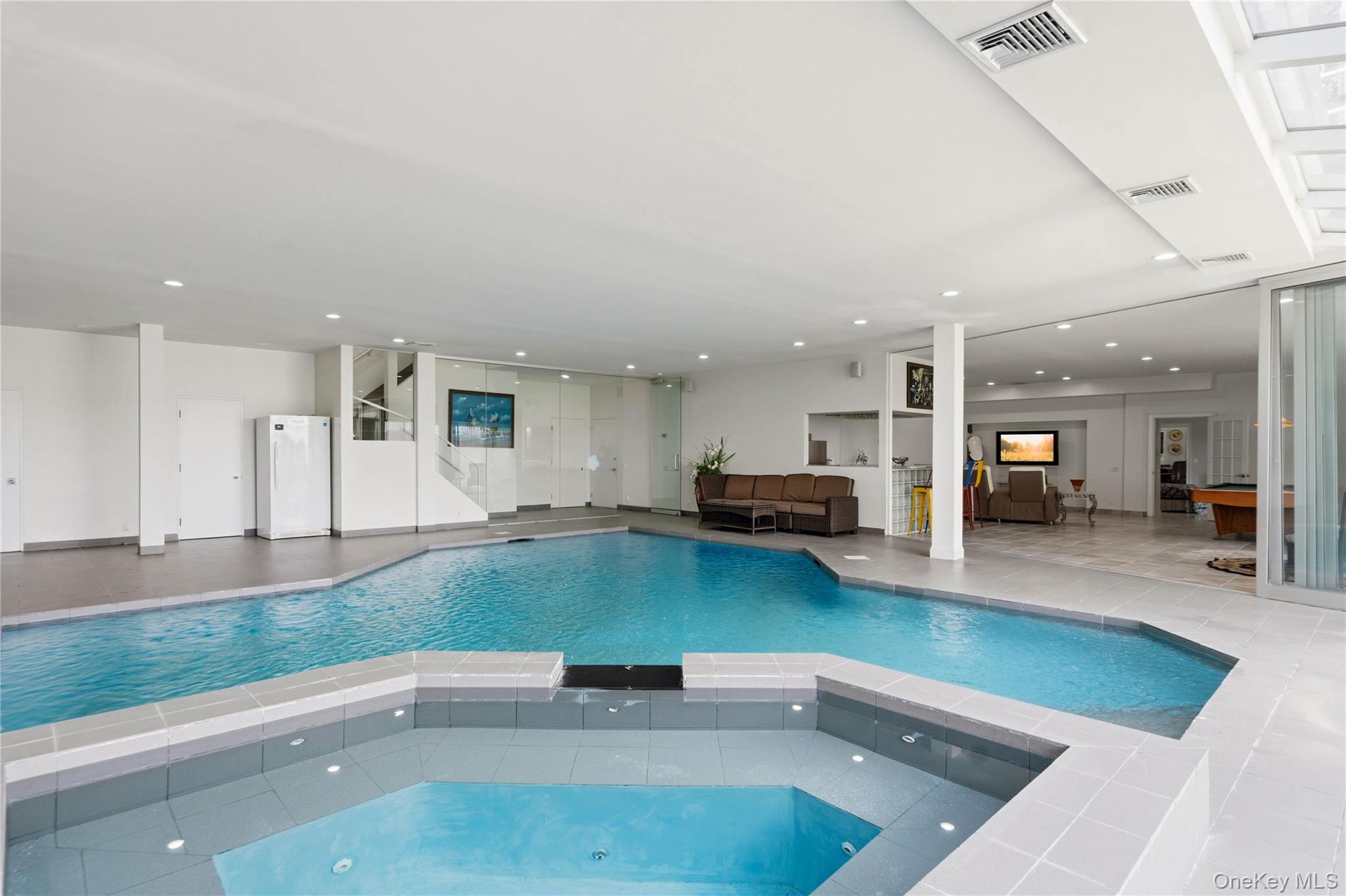 26 Tennis Court Road – For Sale photo 32