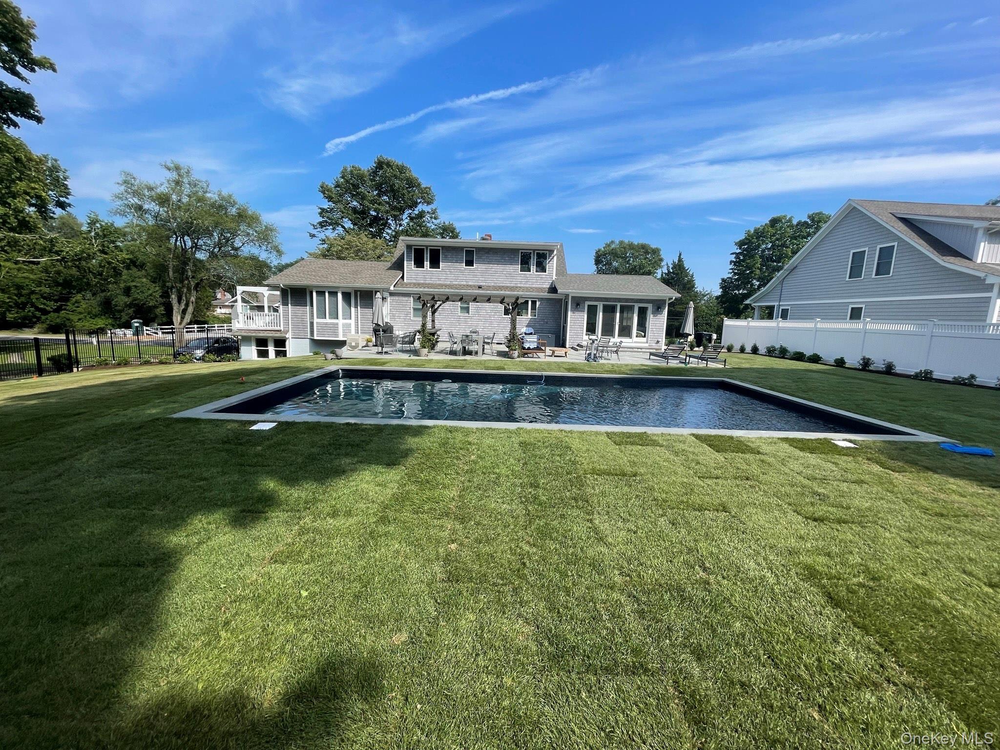 580 Gin Lane – For Rent photo 2