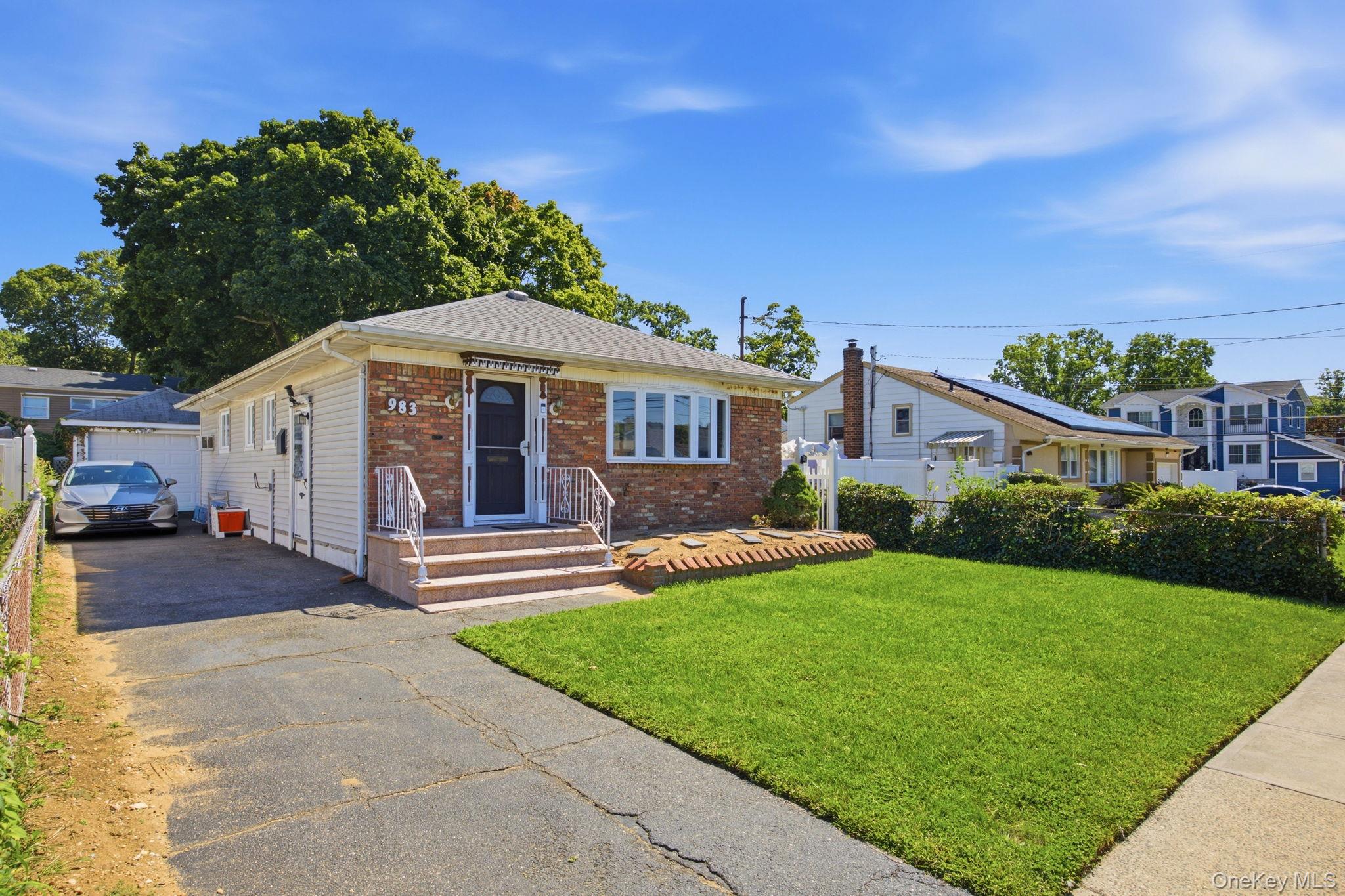 983 Cayuga Road – For Sale photo 2