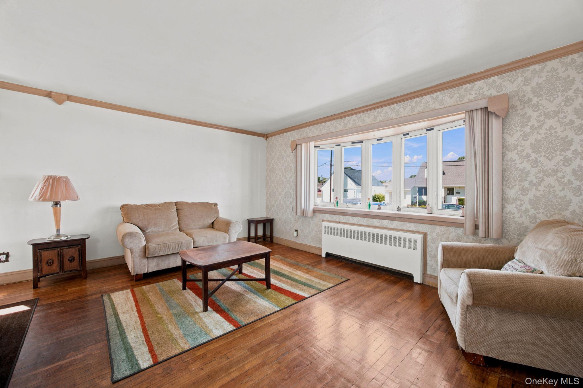 983 Cayuga Road – For Sale photo 3