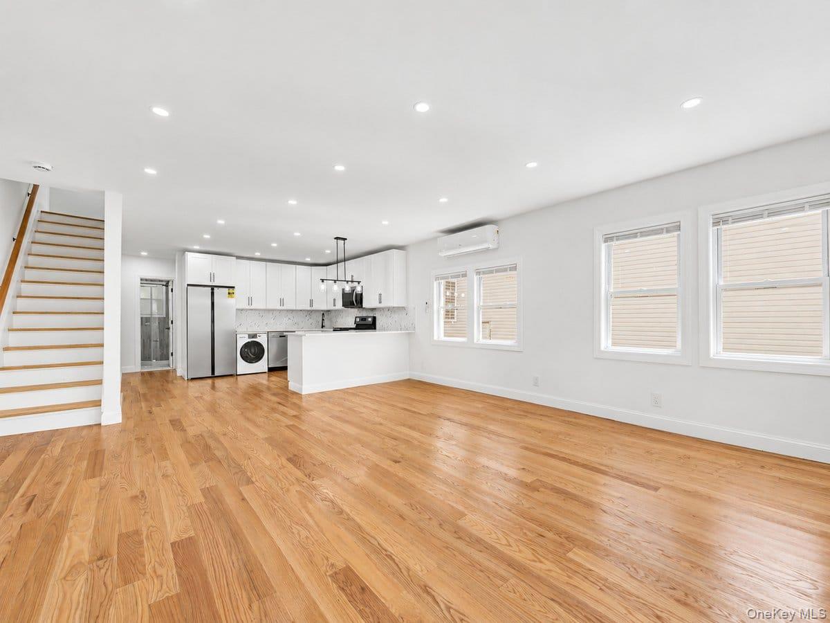 122-19 Lucas Street – For Sale photo 4