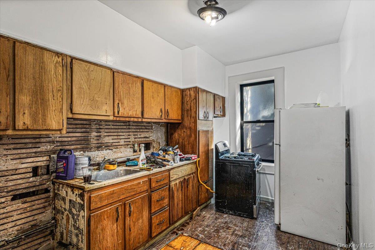 305 Rogers Avenue, Unit 1 photo 22