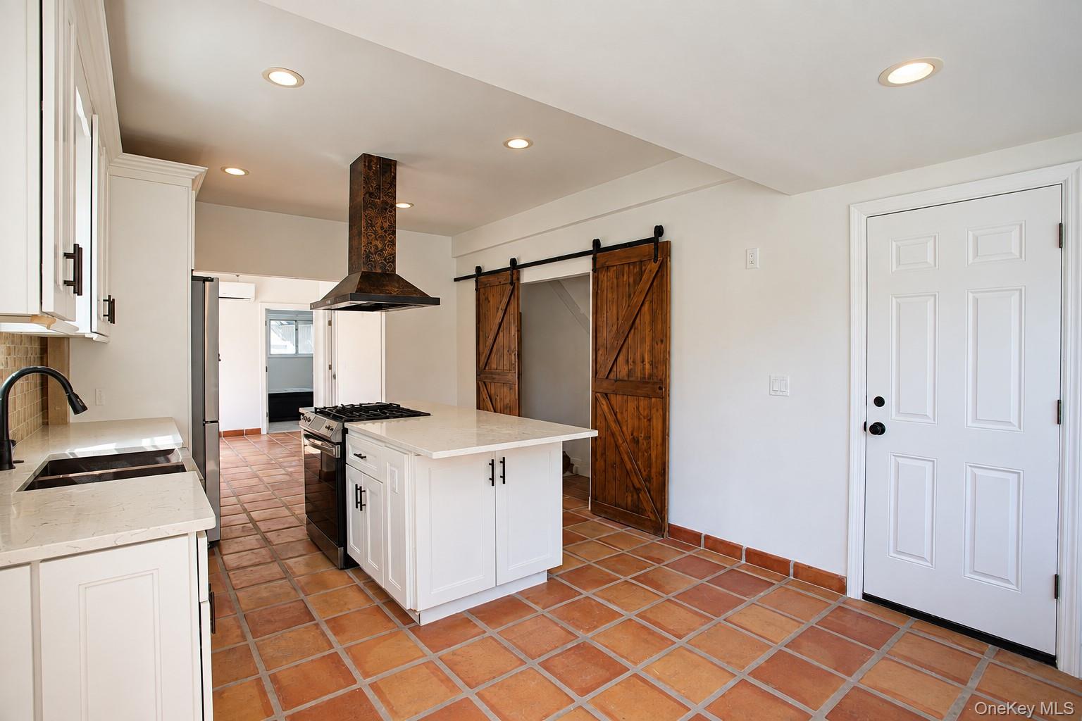 45 Lynbrook Avenue, Unit 1 photo 5