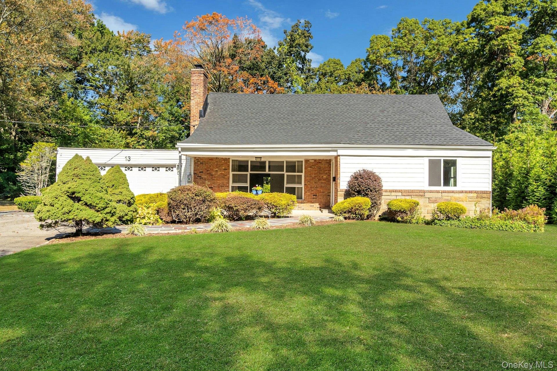 13 Colonial Road – For Rent