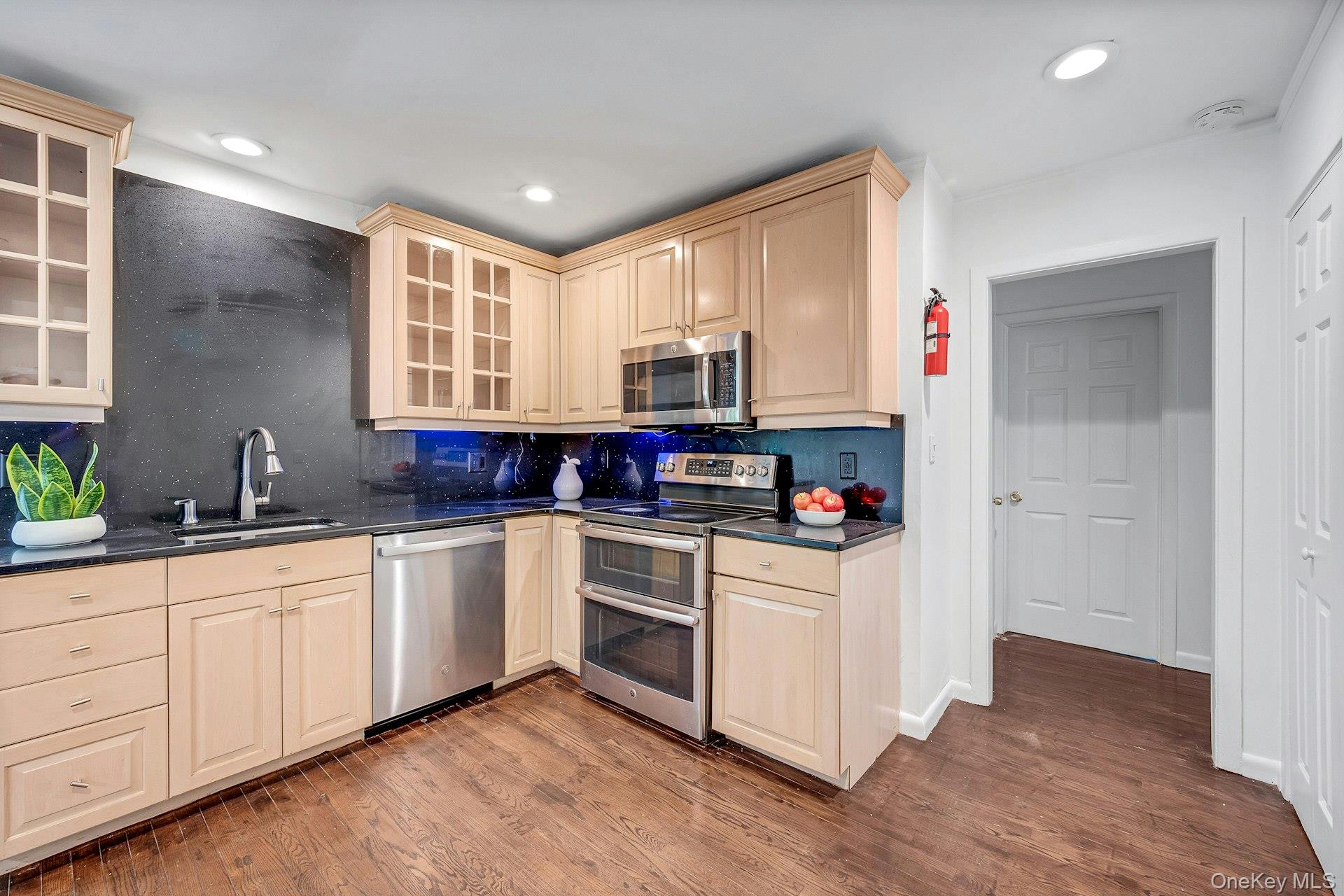 13 Colonial Road – For Rent photo 9