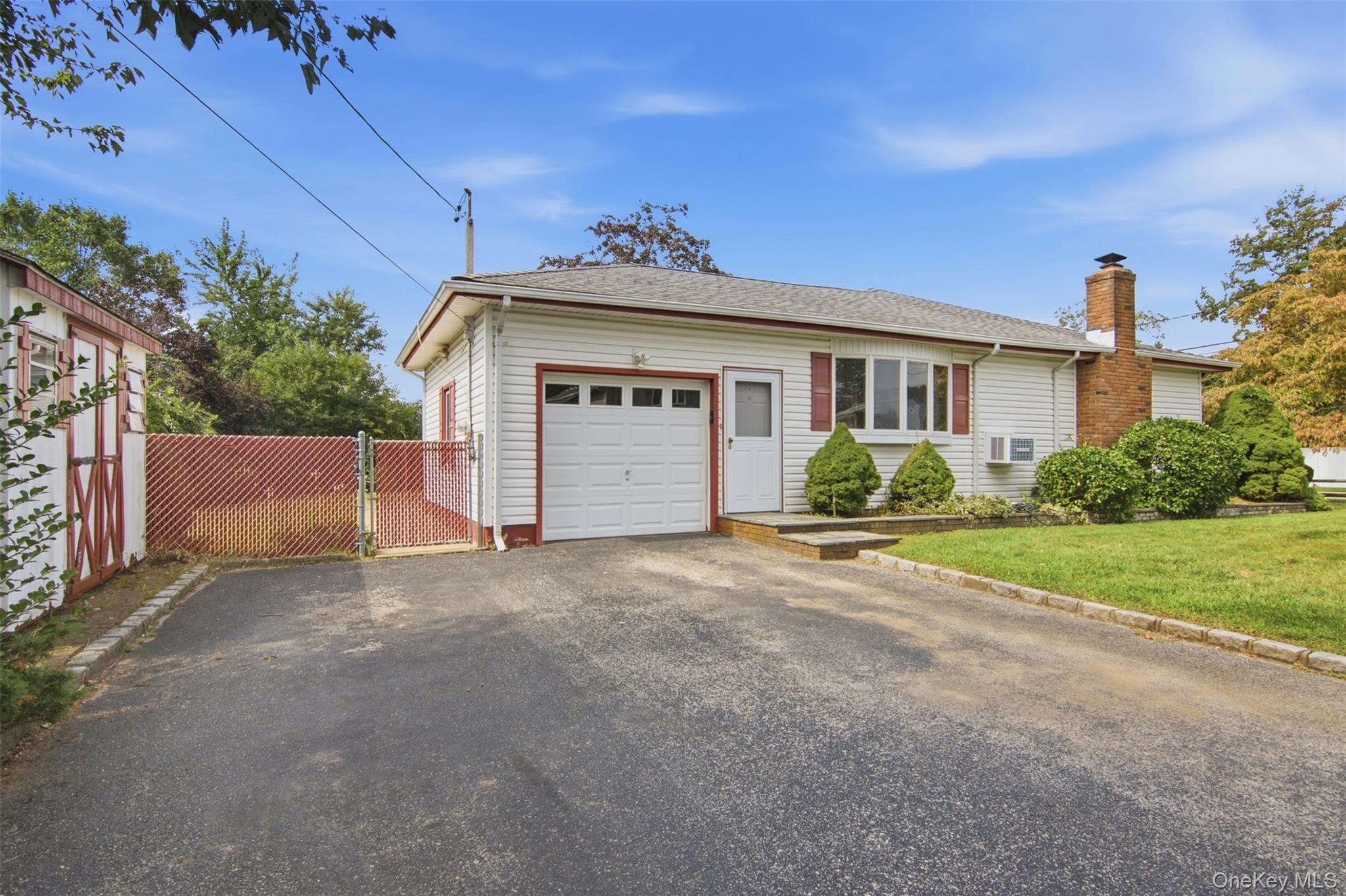 439 9th Street – For Sale photo 2