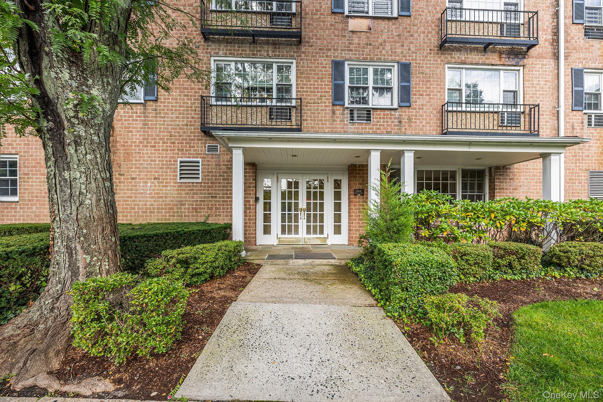 1 Consulate Drive, Unit 2H