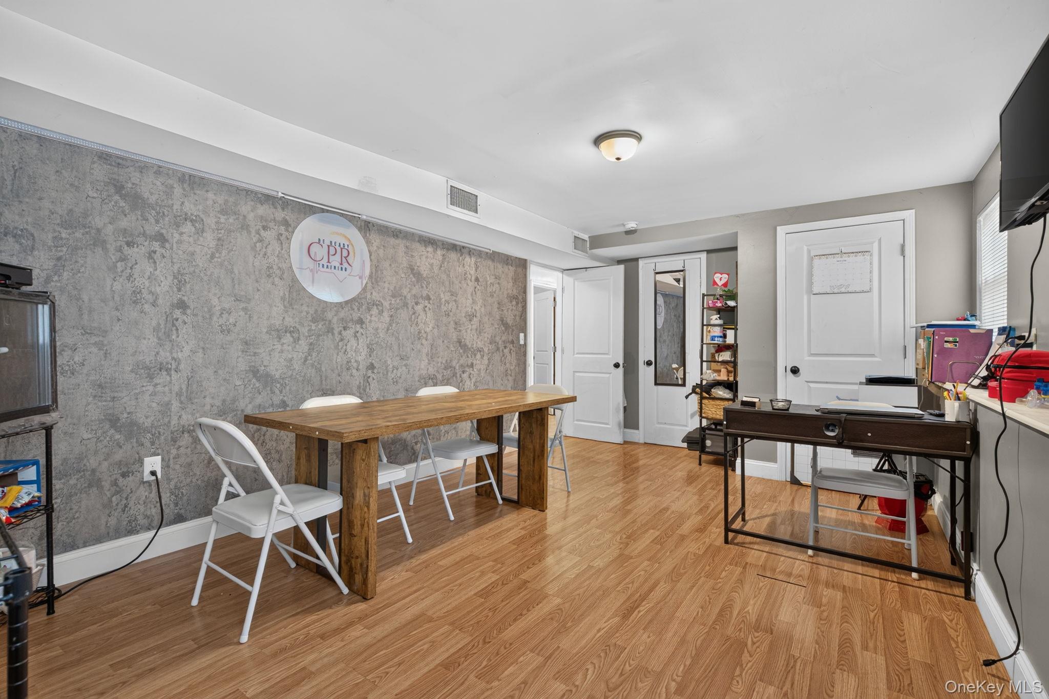 11 Amy Lane – For Sale photo 32