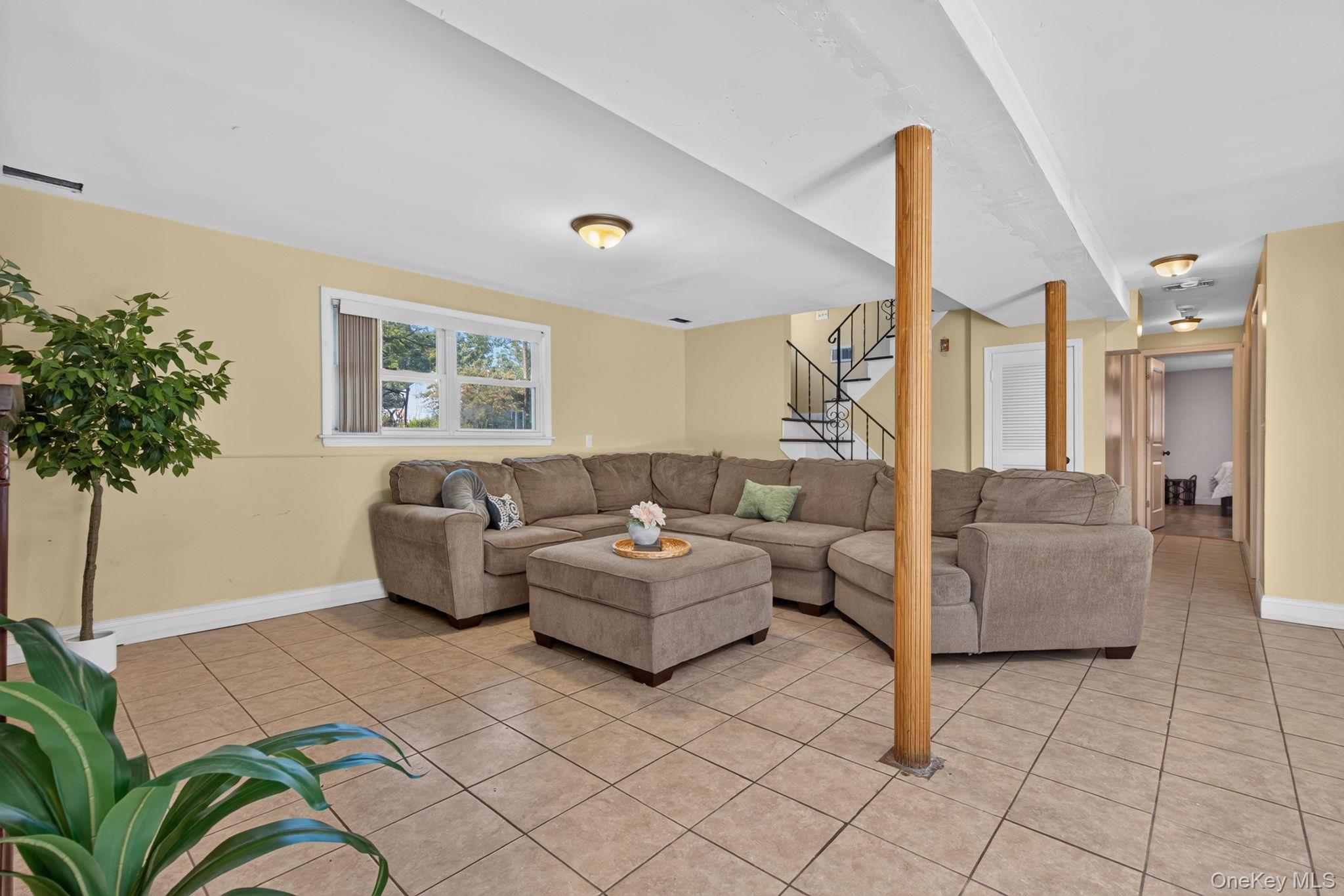 11 Amy Lane – For Sale photo 25