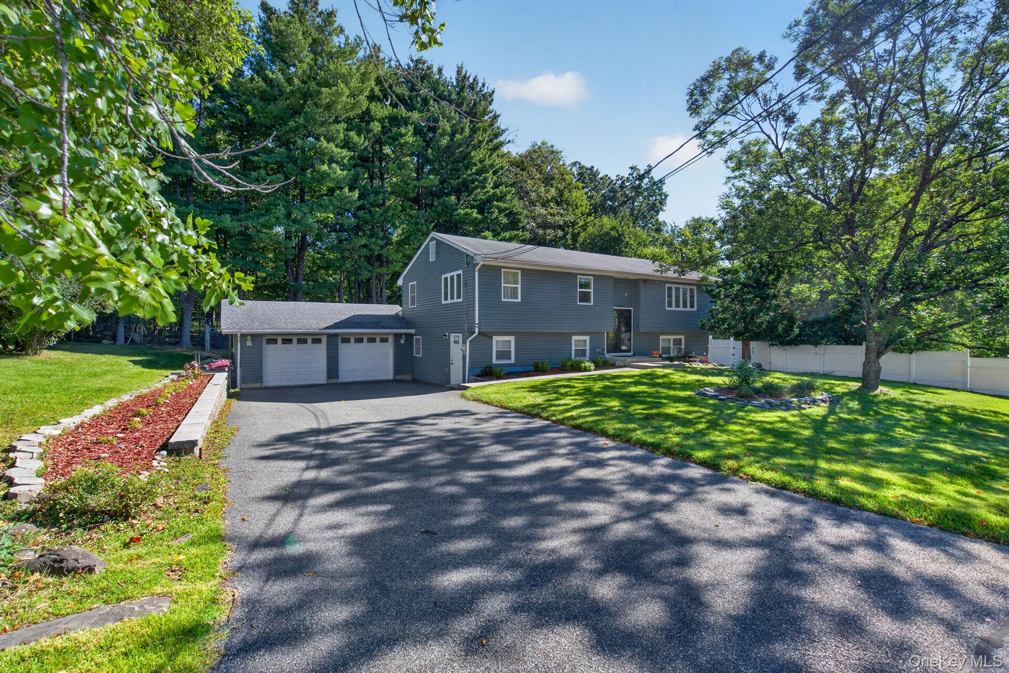 11 Amy Lane – For Sale