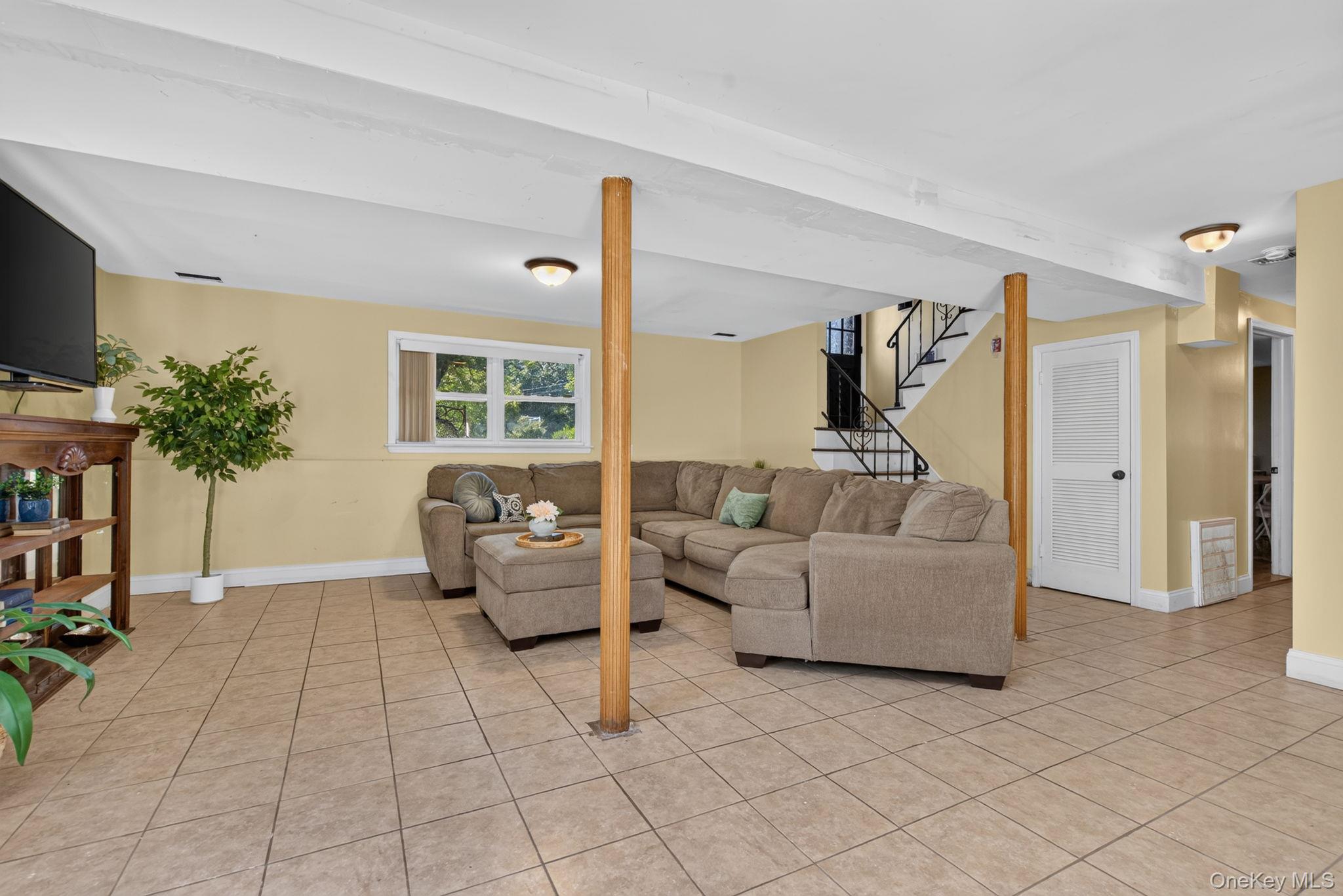 11 Amy Lane – For Sale photo 24
