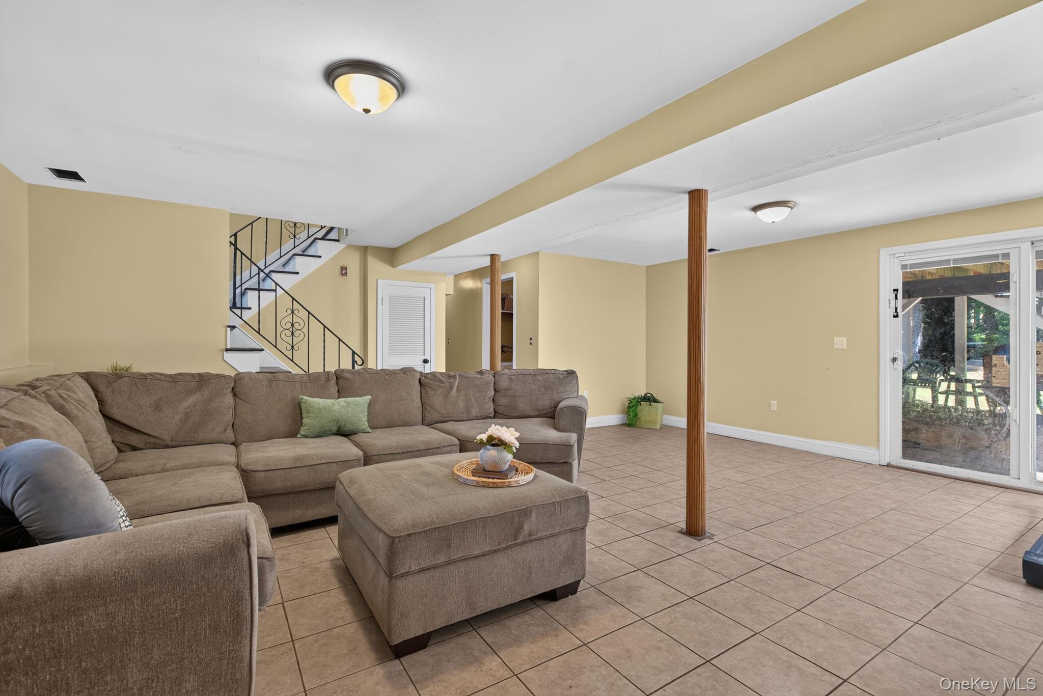 11 Amy Lane – For Sale photo 26