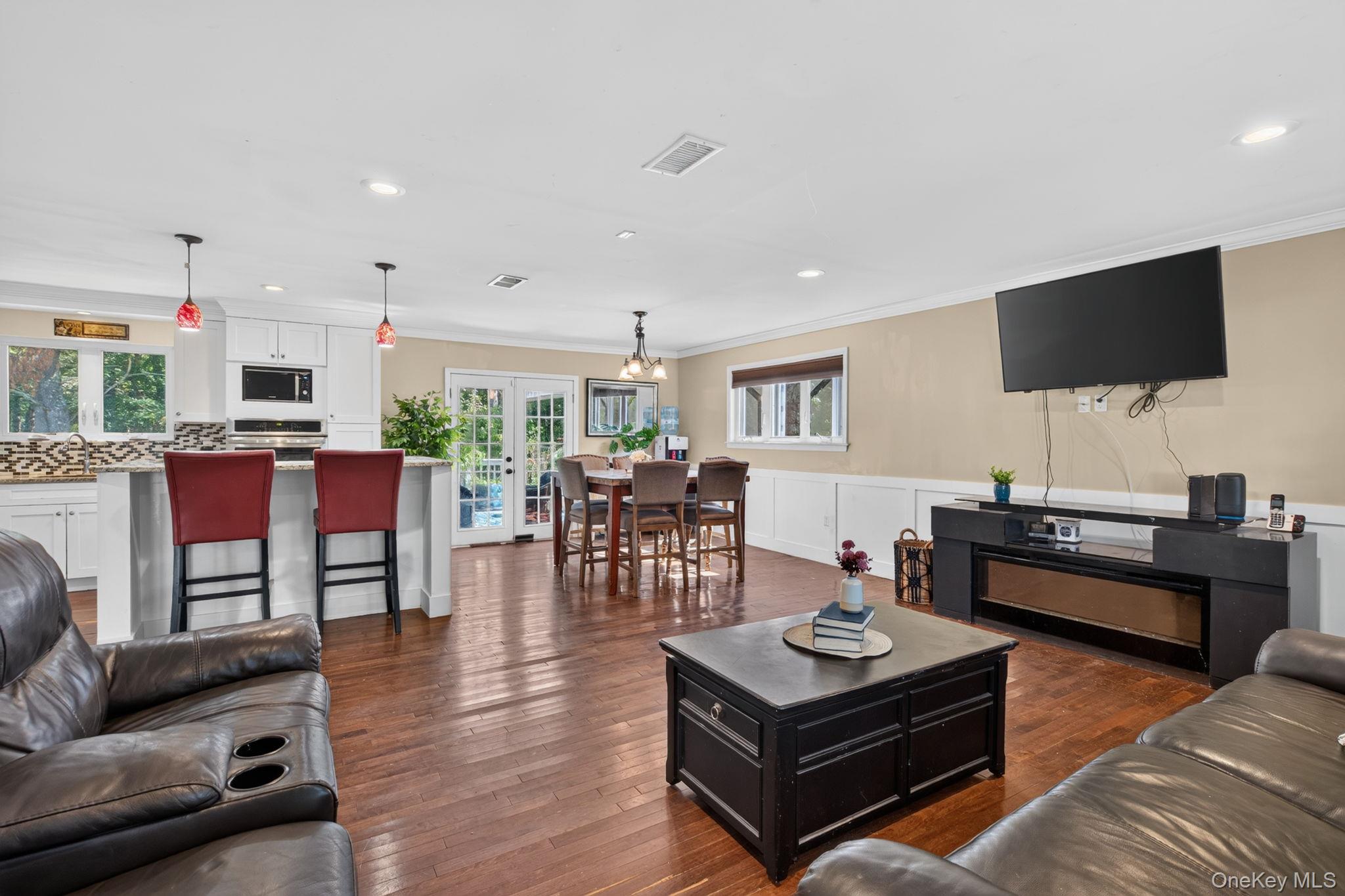 11 Amy Lane – For Sale photo 6