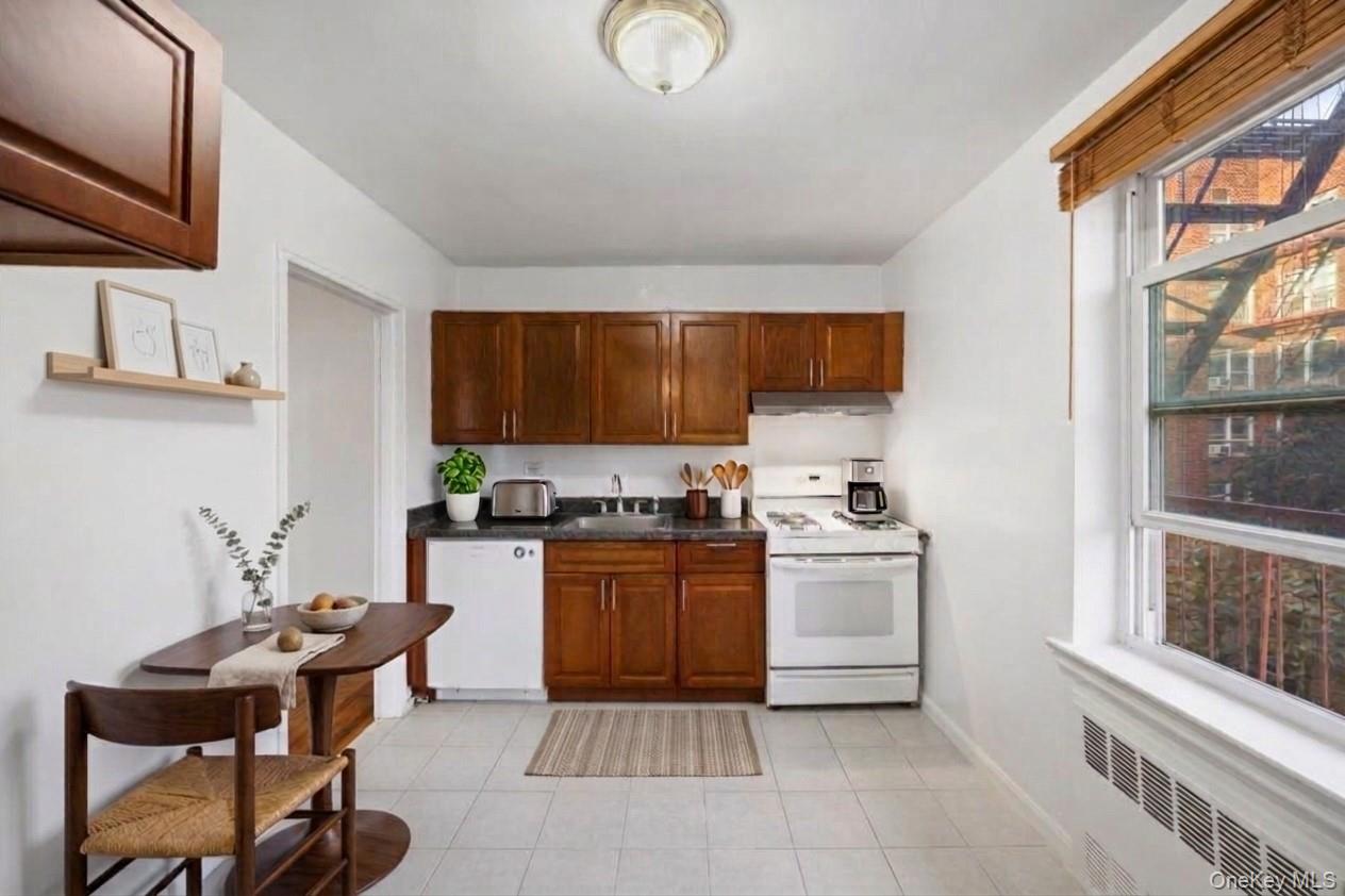 63-11 Queens Boulevard, Unit D3 photo 2