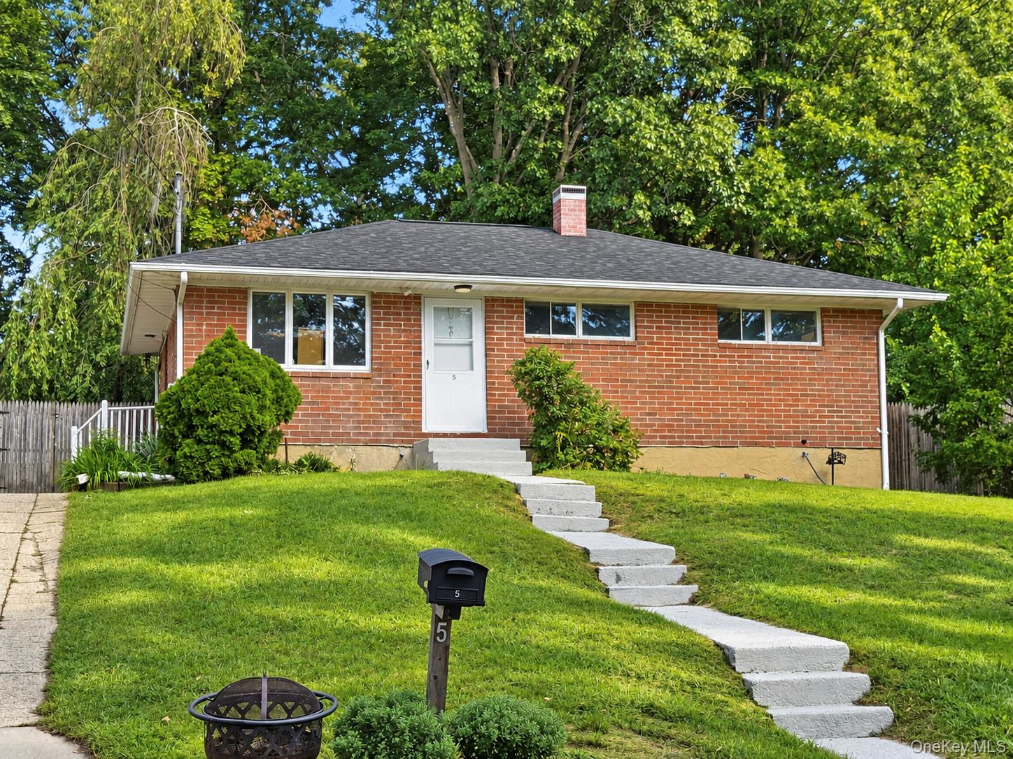 5 Robin Road – For Sale