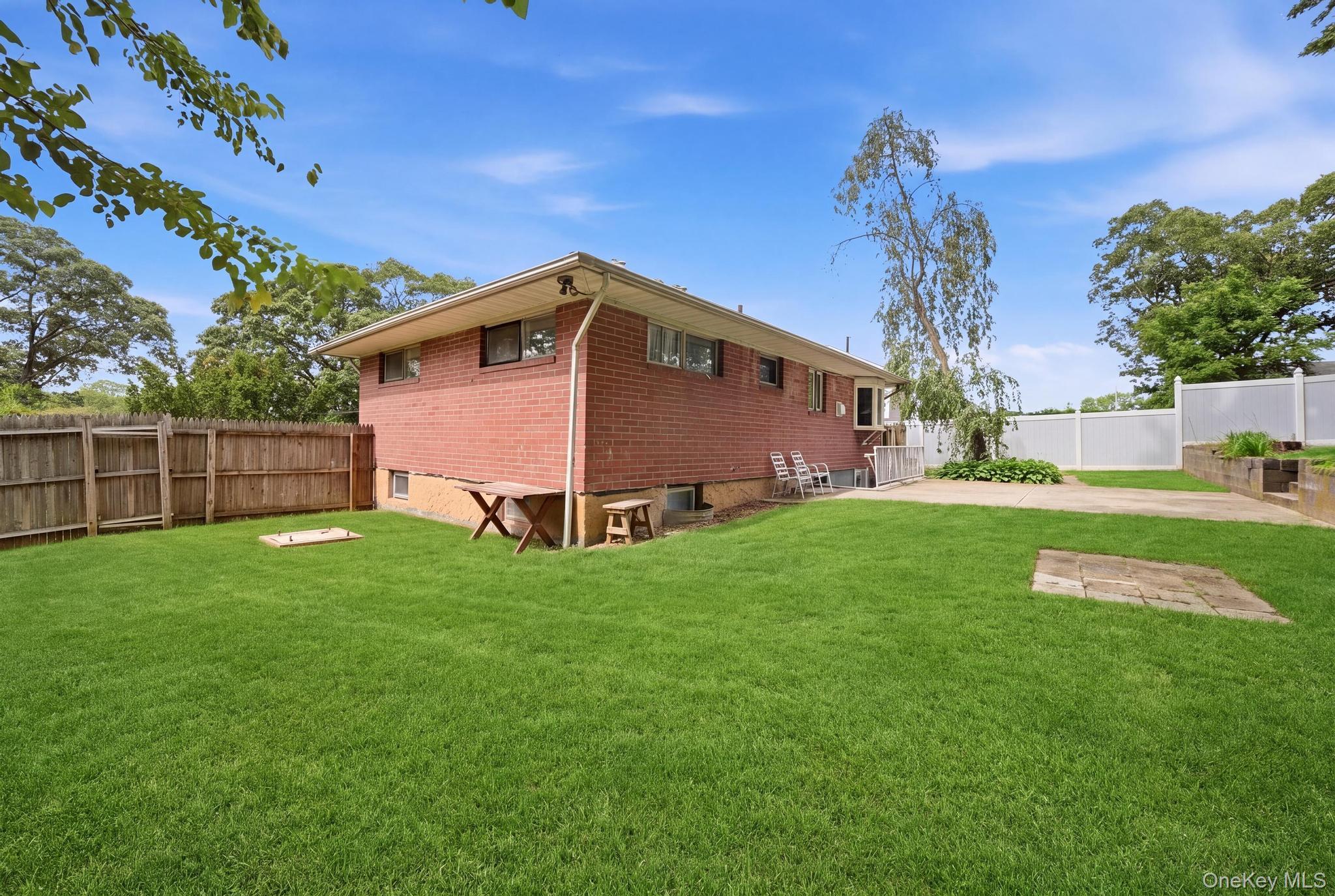 5 Robin Road – For Sale photo 2