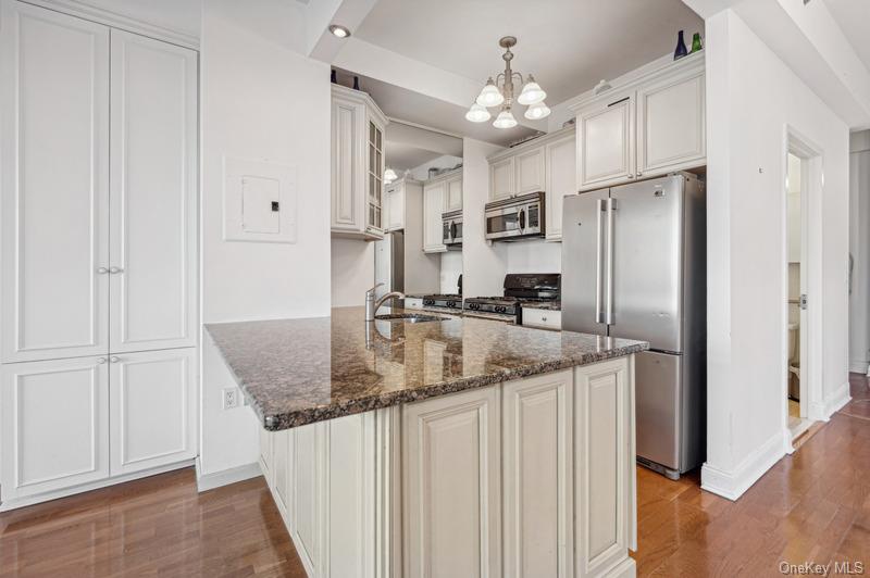 4-74 48th Avenue, Unit 5A photo 6