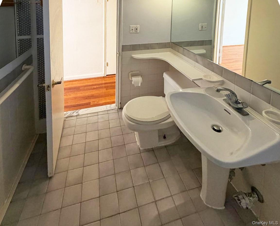 150-29 72 Rd, Unit 6K photo 4