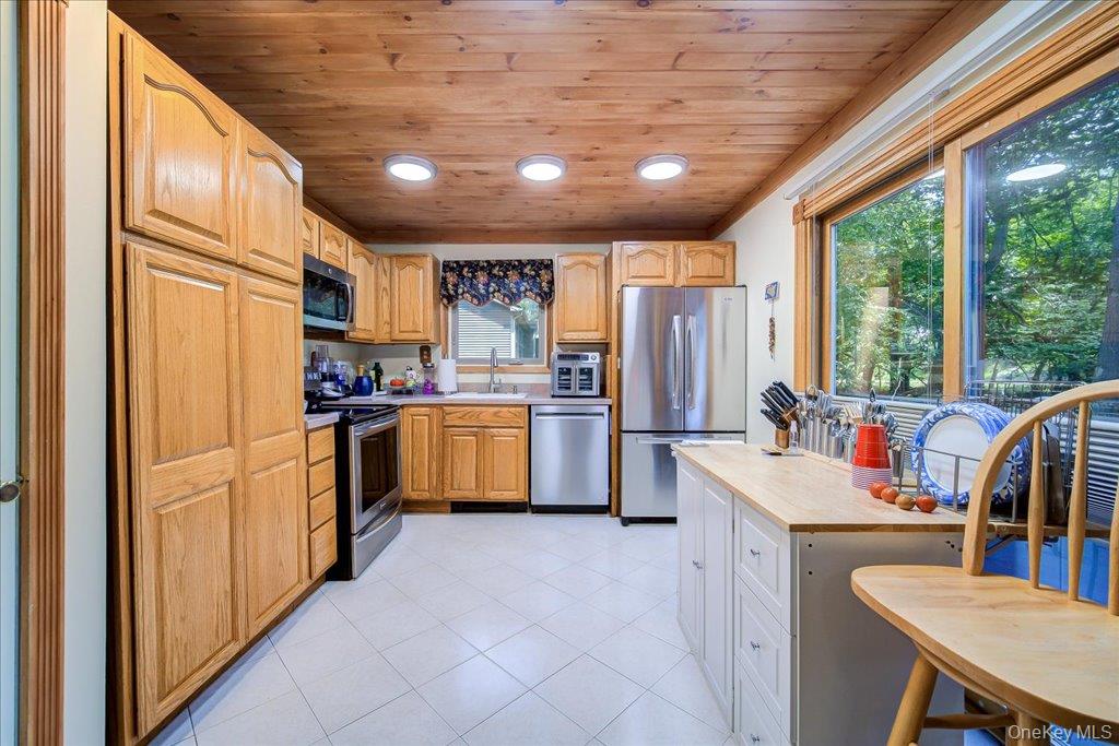 142 N Emerald Drive – For Sale photo 13