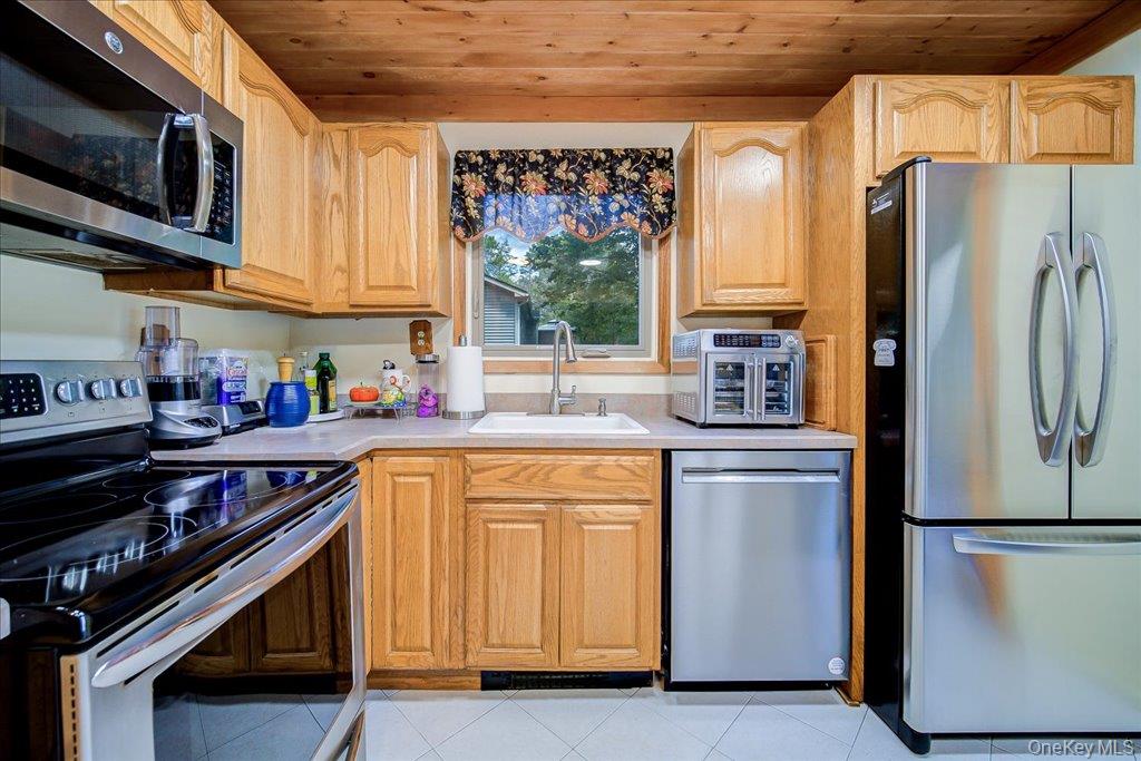142 N Emerald Drive – For Sale photo 12