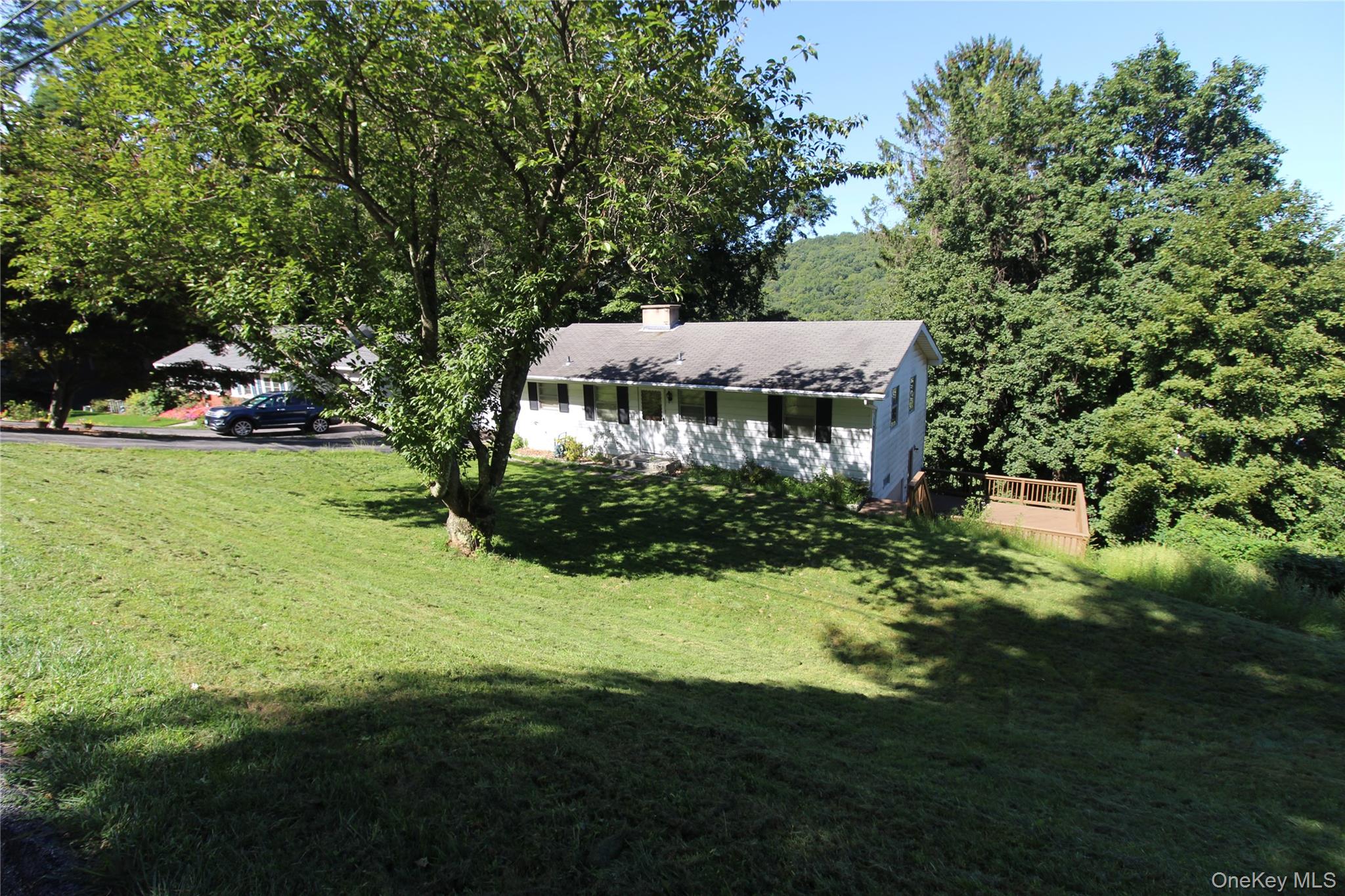 661 Warren Avenue – For Sale photo 3