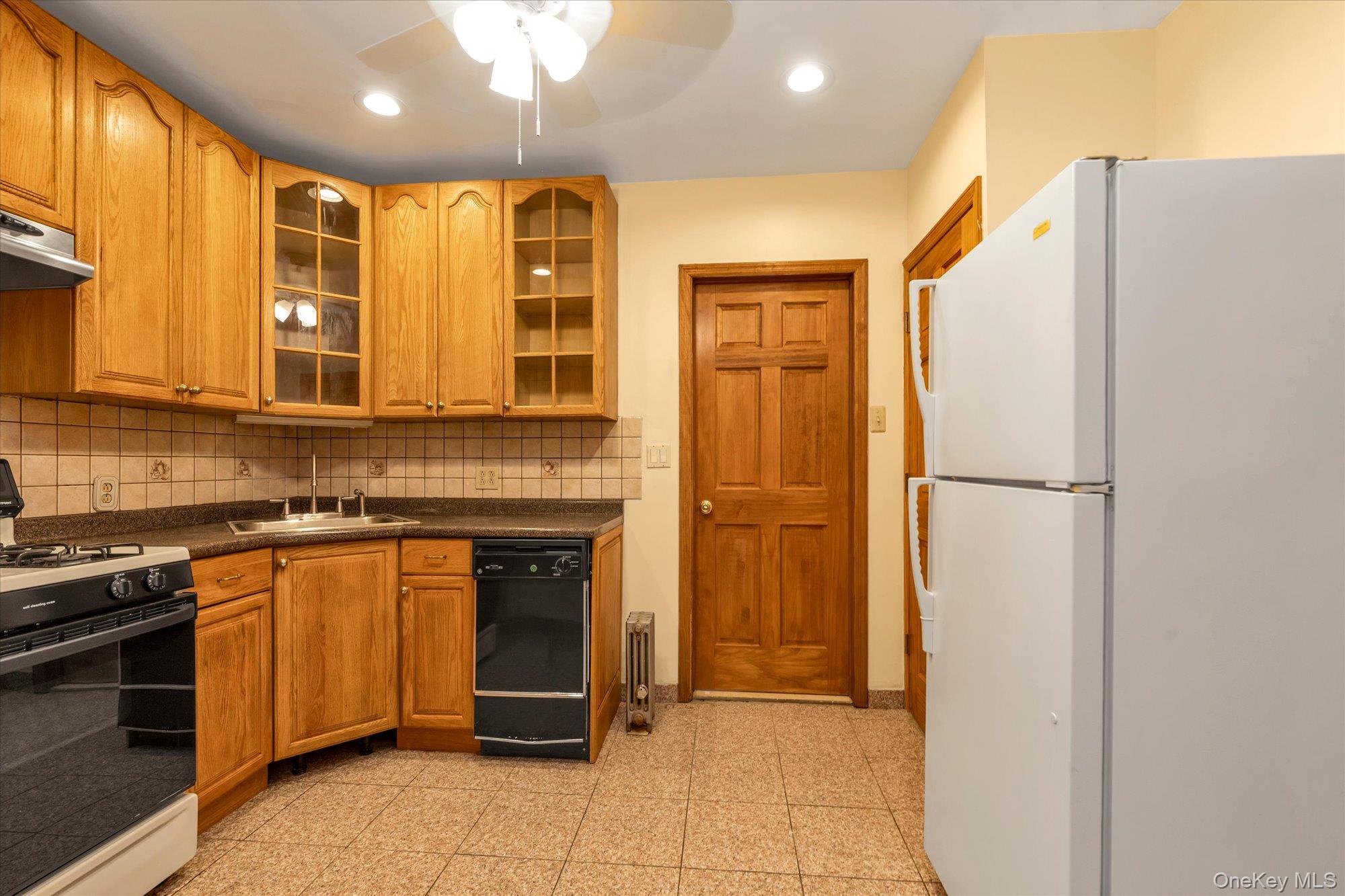 71-39 Nansen Street – For Rent photo 8