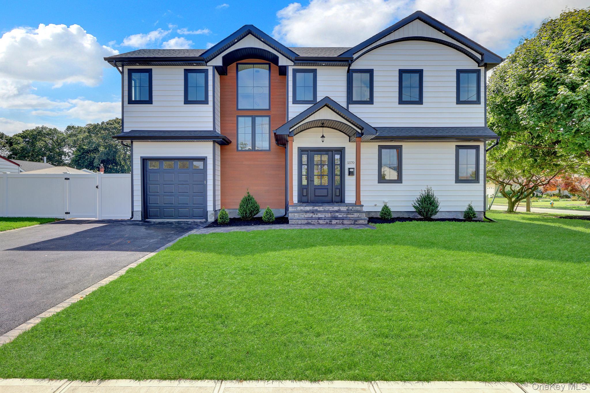 1370 Noel Court – For Sale